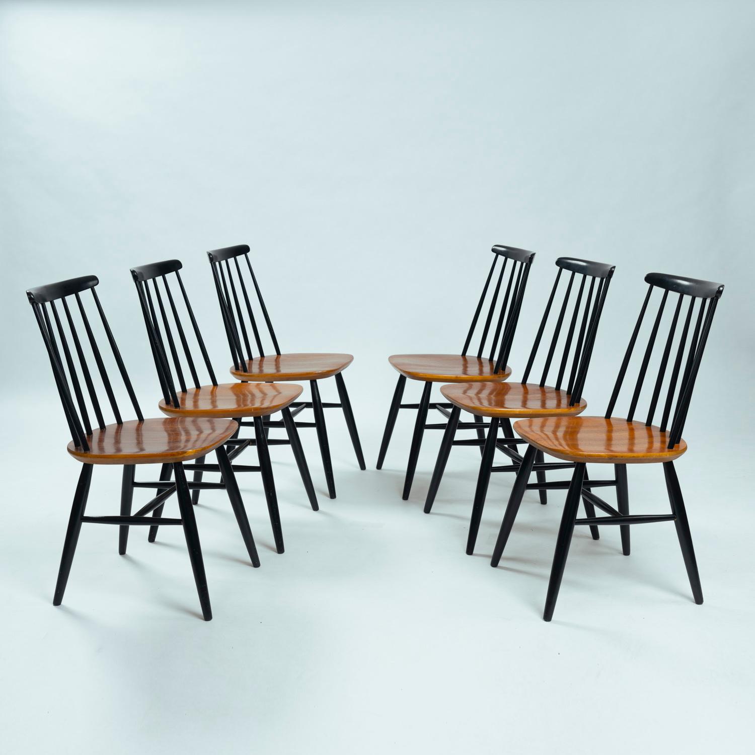 Hêtre Chaises à dossier fuseau en teck noir à la manière de Brisk One, set de 6 en vente