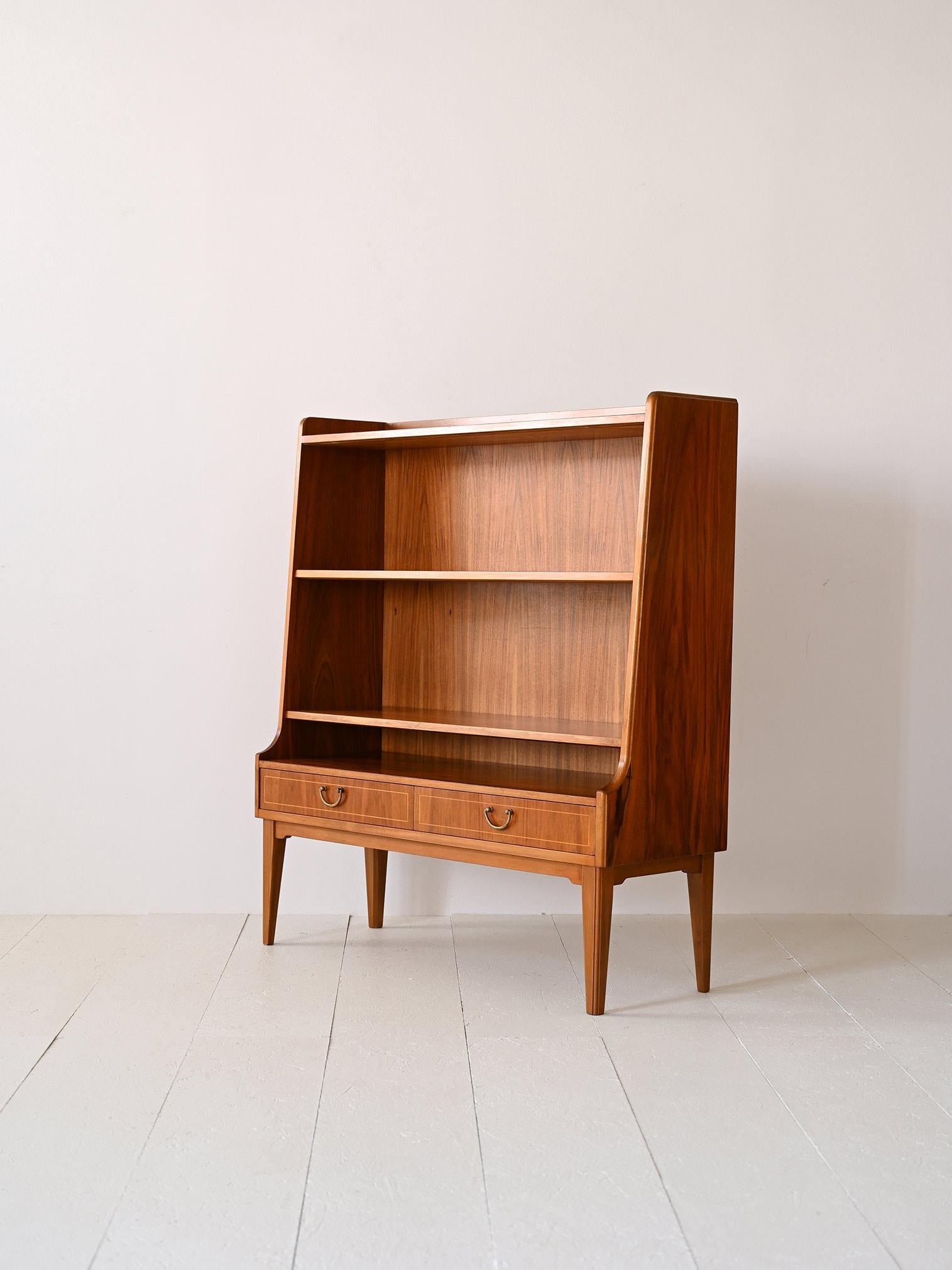 Scandinavian teak bookcase with drawers In Good Condition For Sale In Brescia, IT