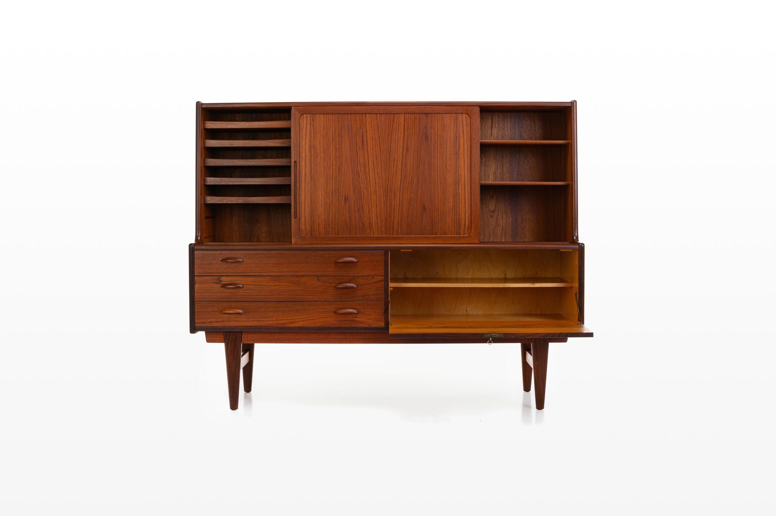 Vintage teak sideboard produced in Finland by A. Ahlstrom Osakeyhtio Warkaus . The sideboard has four sliding doors, elegant handles and an integrated bar area. The sideboard is in beautiful vintage condition.
 