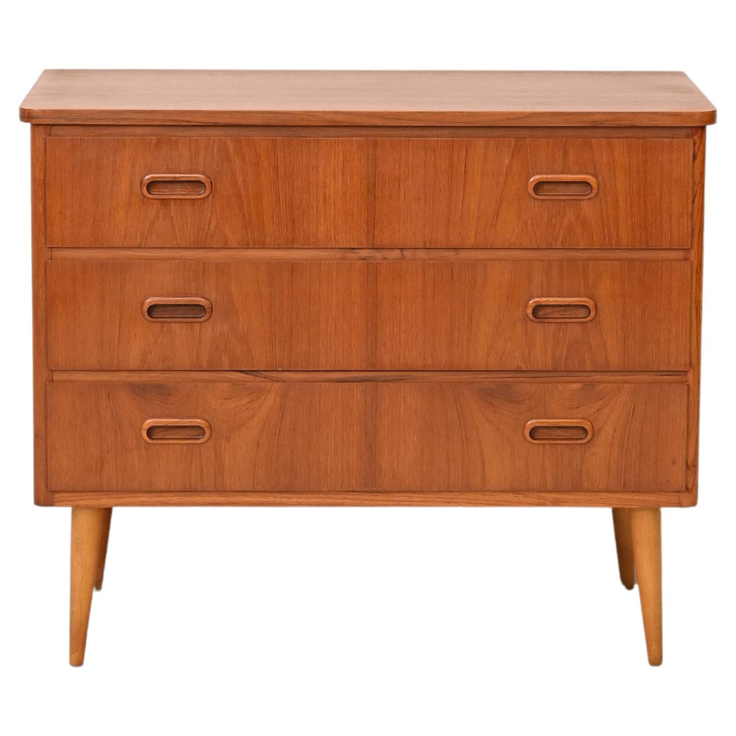 Scandinavian Chest of Drawers For Sale at 1stDibs