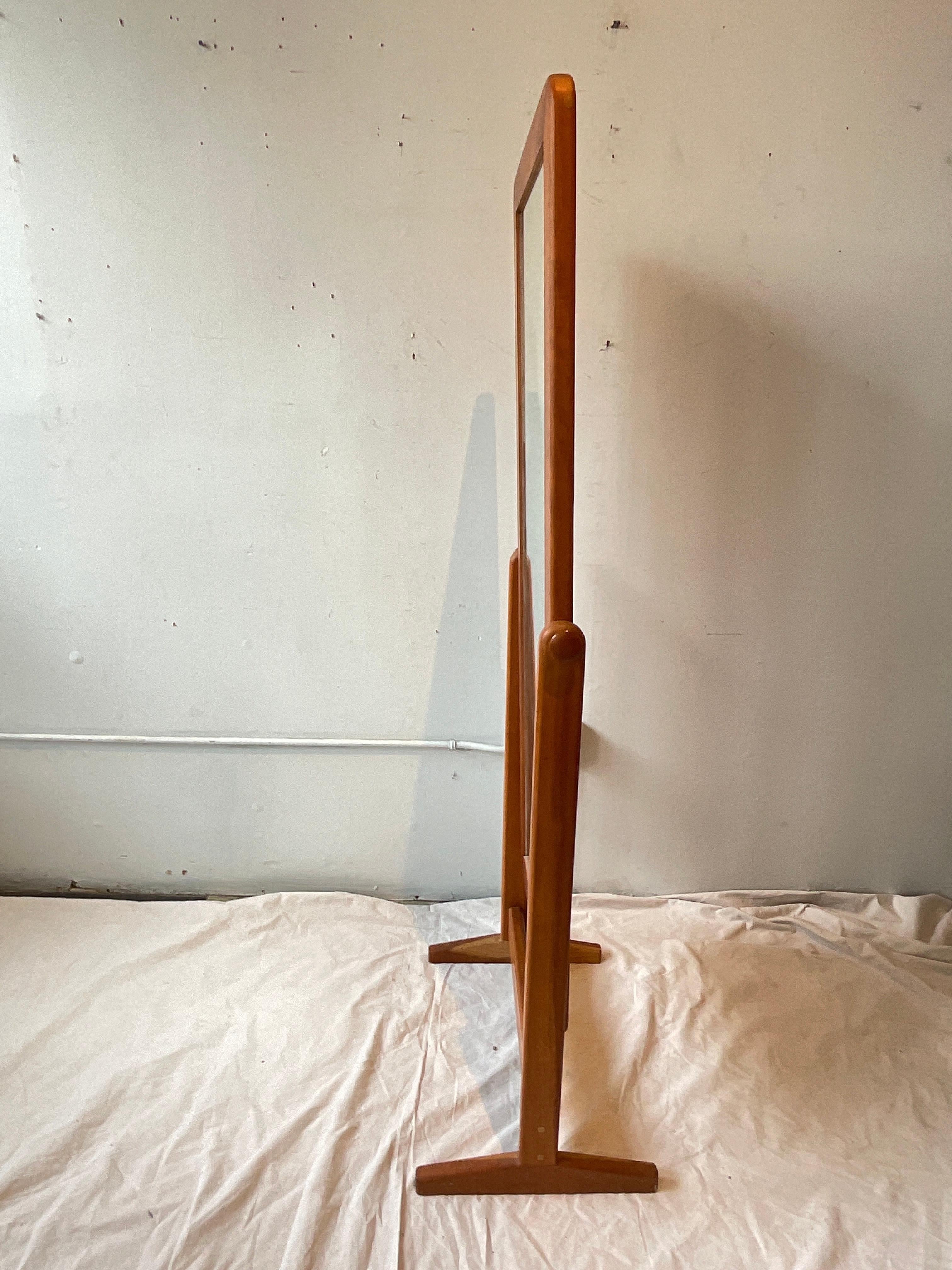 Scandinavian Teak Cheval  Mirror With Finished Back im Zustand „Gut“ im Angebot in Tarrytown, NY