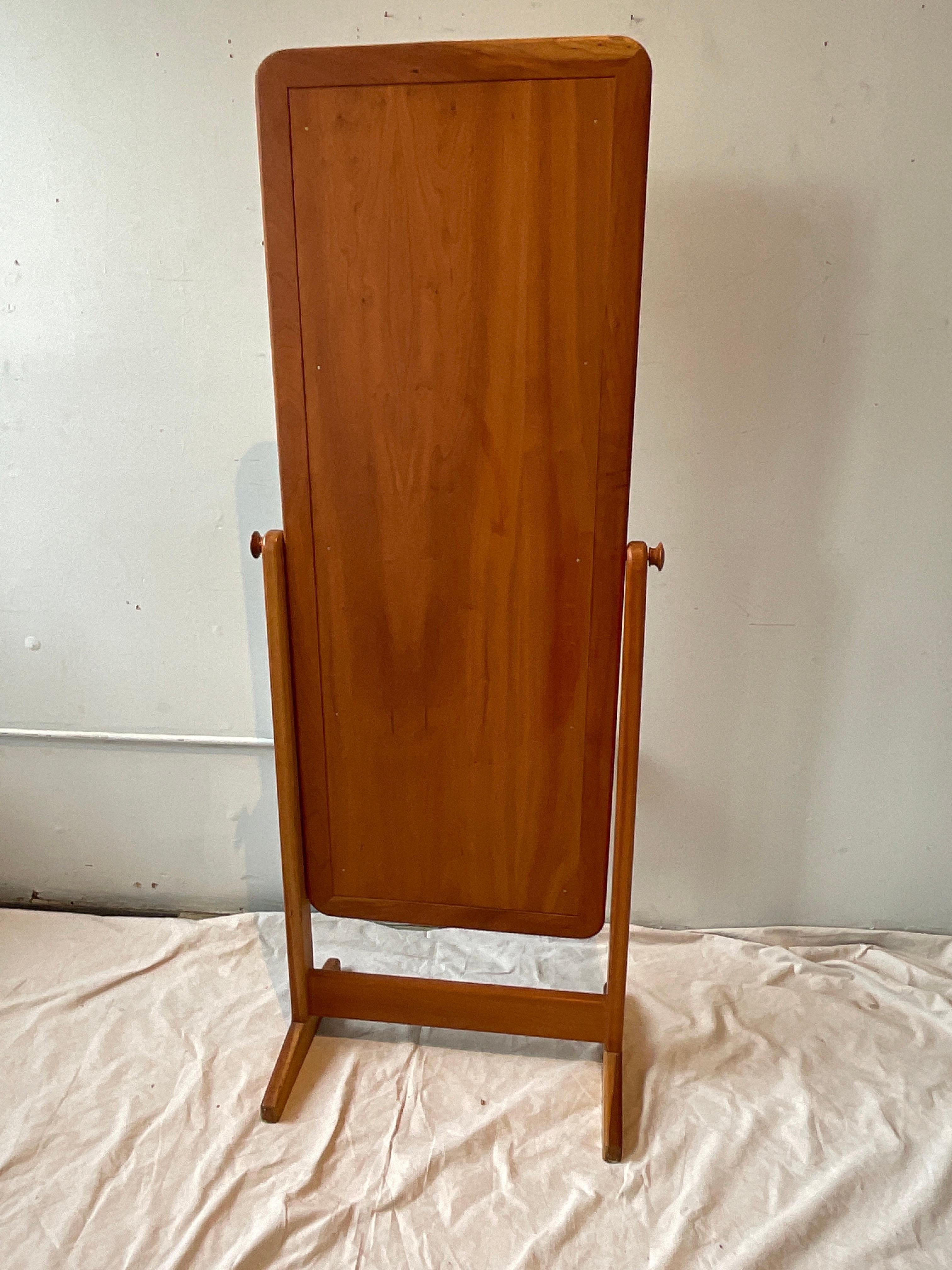 Scandinavian Teak Cheval  Mirror With Finished Back (Ende des 20. Jahrhunderts) im Angebot