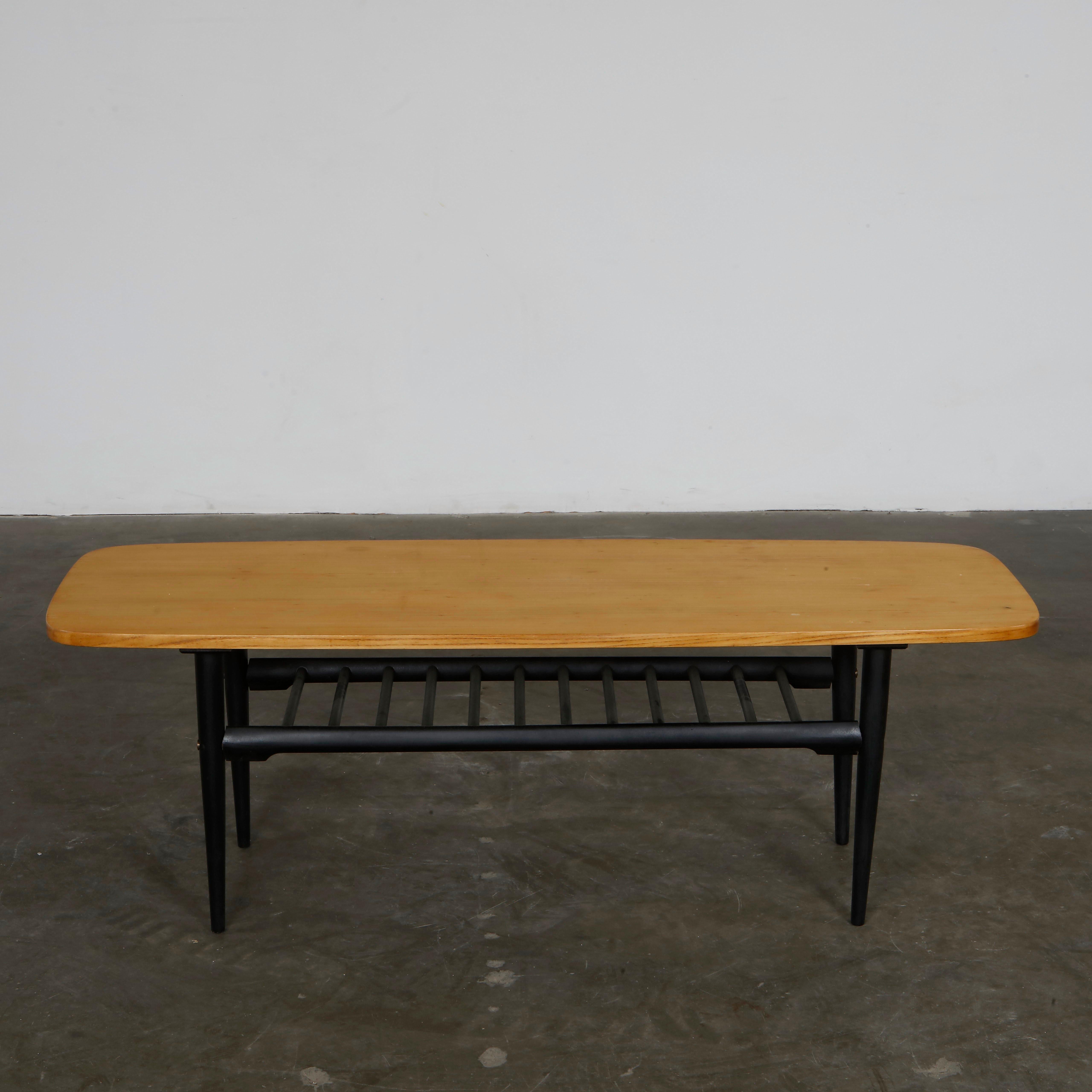 Metà XX secolo Tavolino scandinavo in teak, anni '60 in vendita