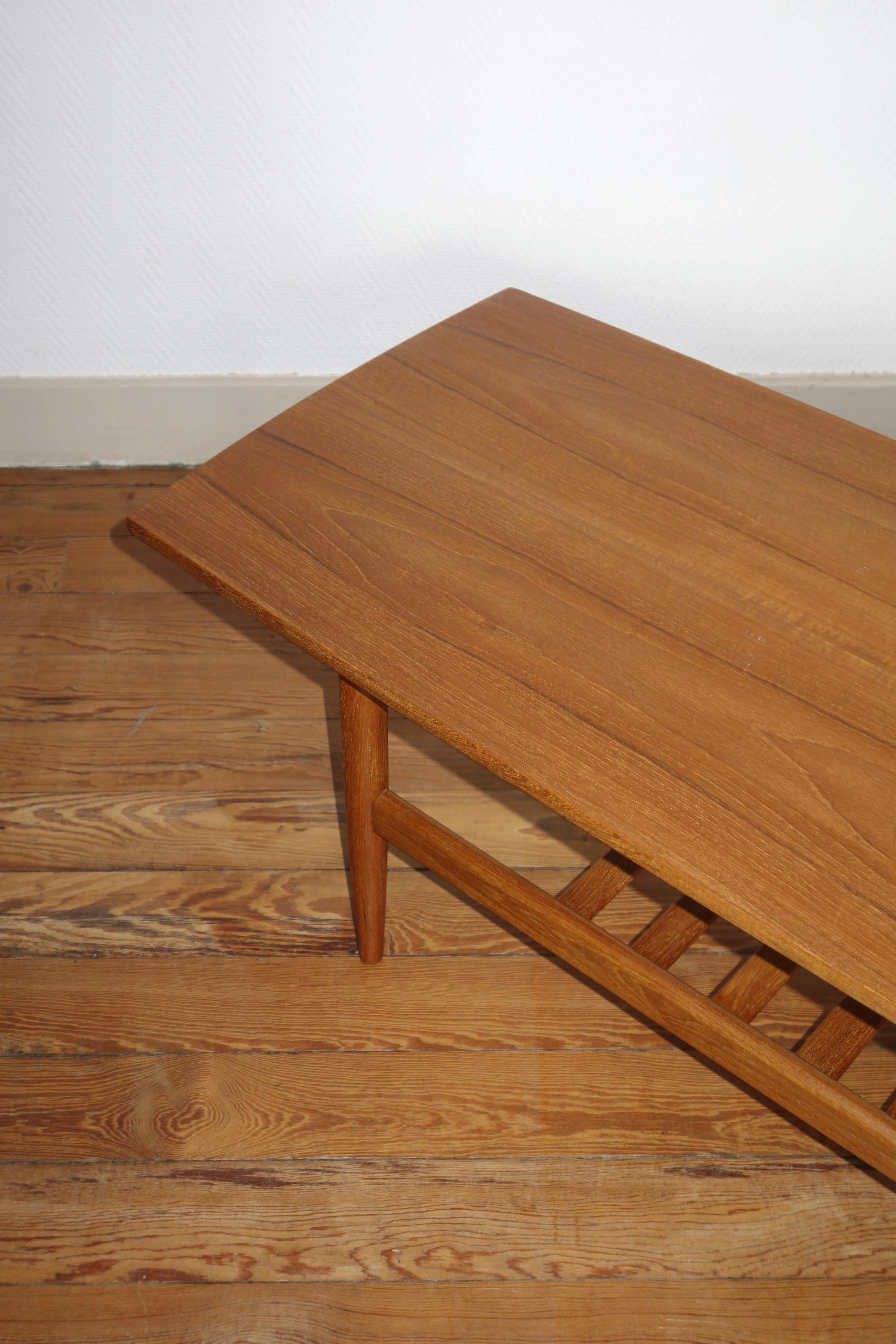 Scandinavian coffee table stamped Samcom, 1960s. Model 