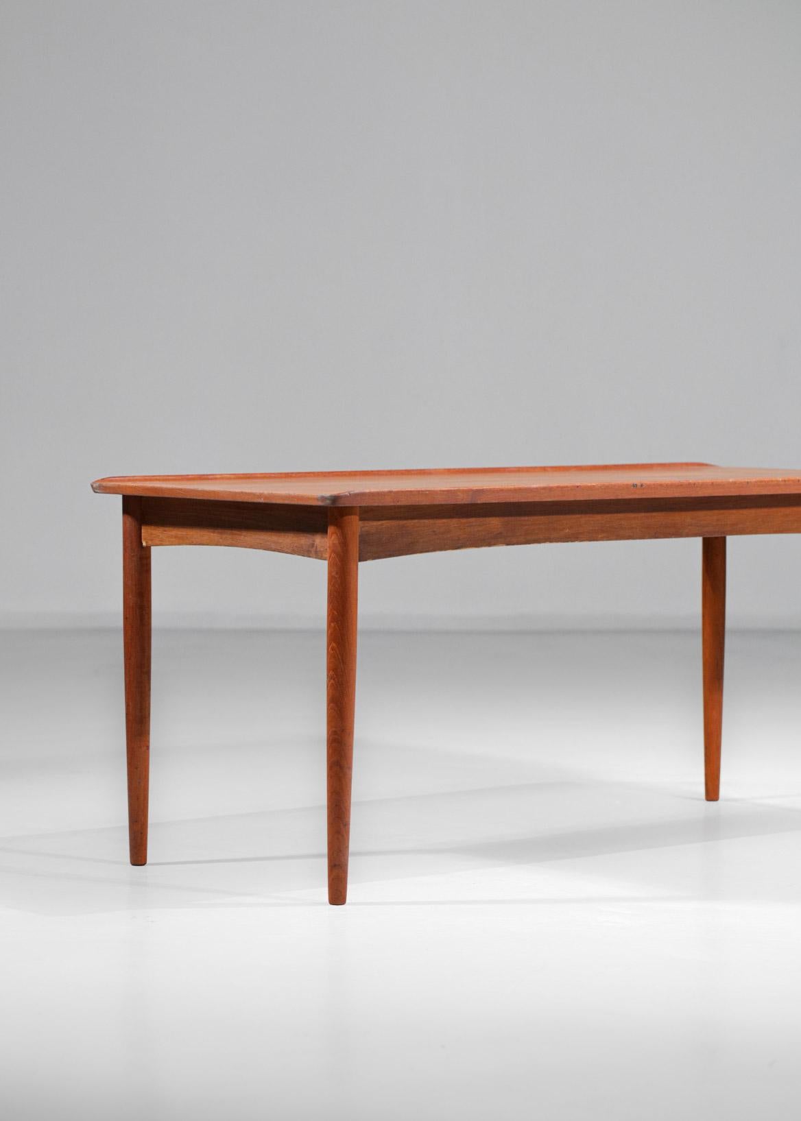 Scandinavian Teak Coffee Table with Raised Sides In Good Condition For Sale In Lyon, FR