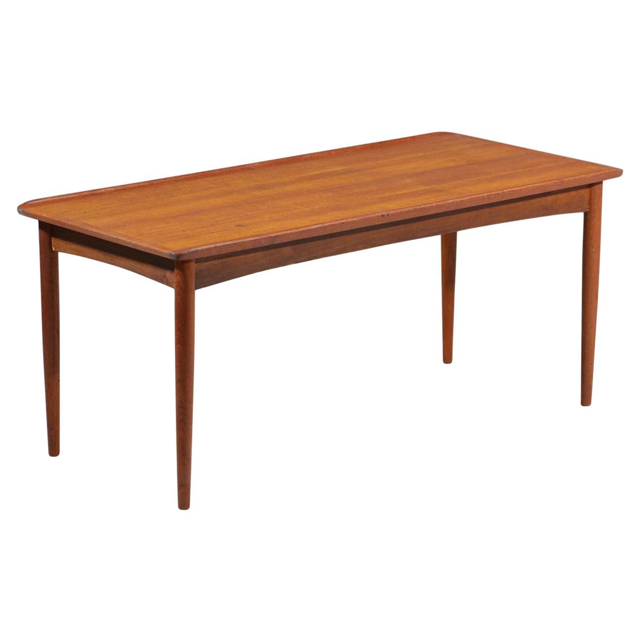 Table basse scandinave en teck avec côtés relevés