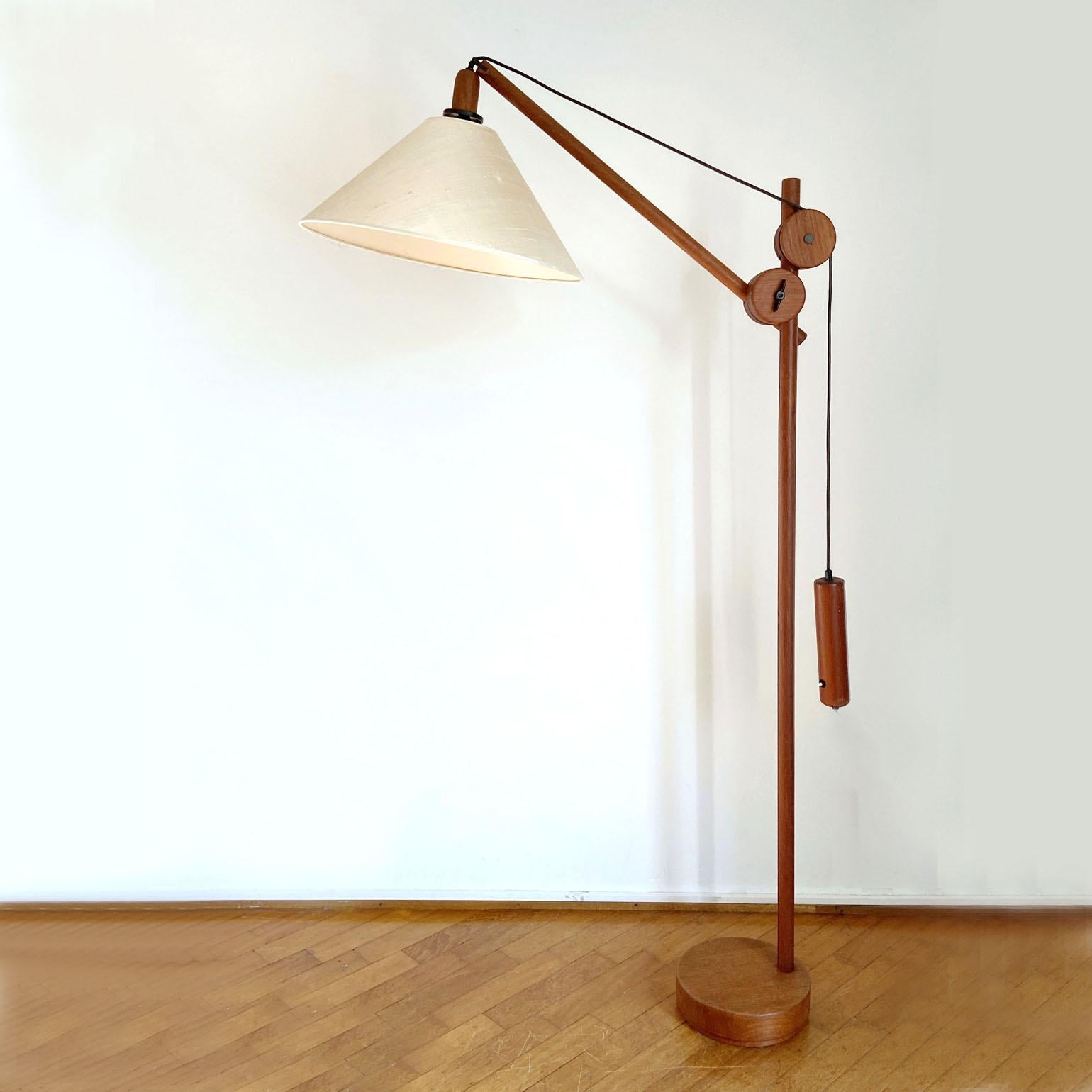 Scandinavian Teak Counter Balance Floor Lamp with Silk Shade For Sale 1