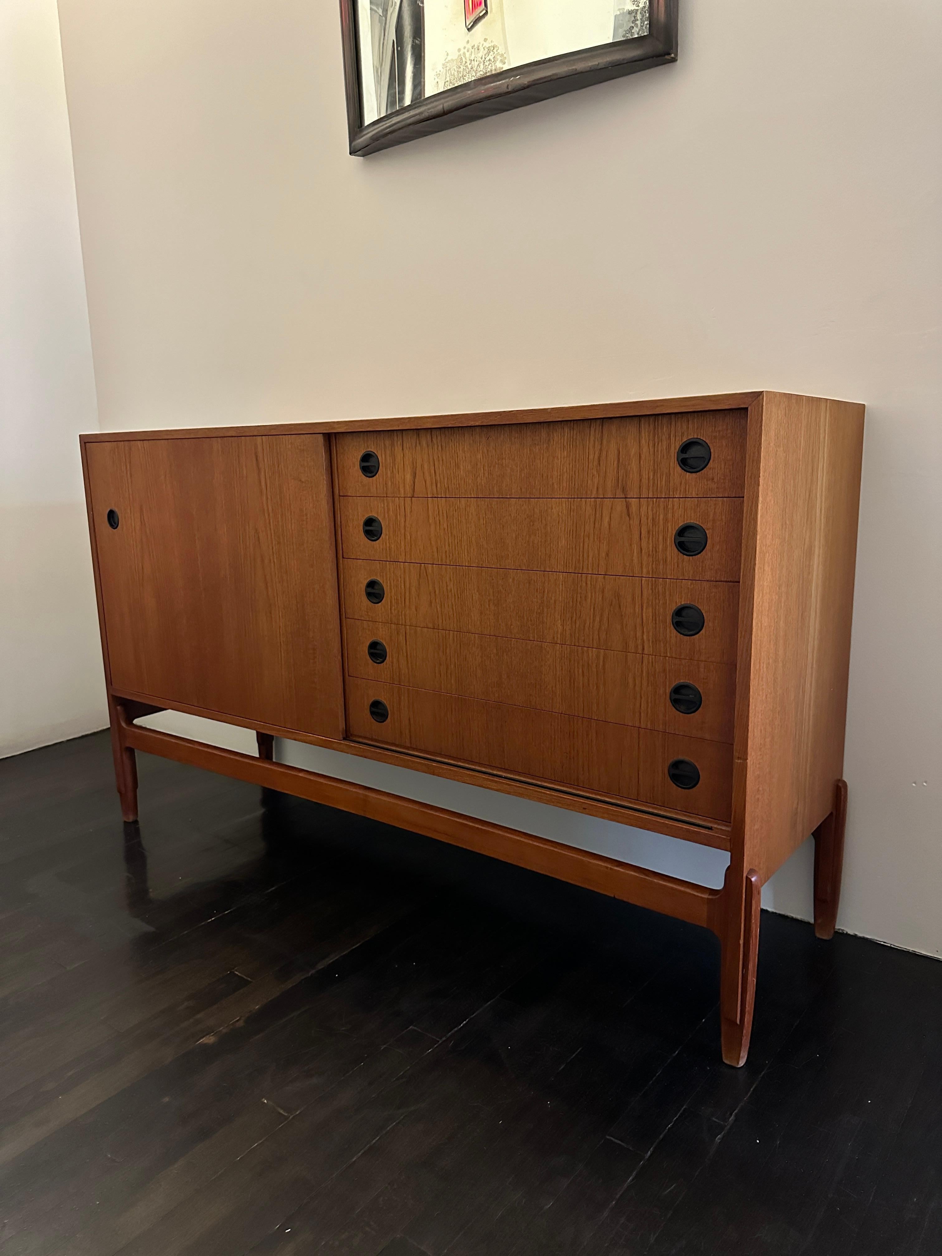 Scandinavian Teak Credenza designed by Ejnar Larsen & Aksel Bender Madsen In Good Condition For Sale In New York, NY