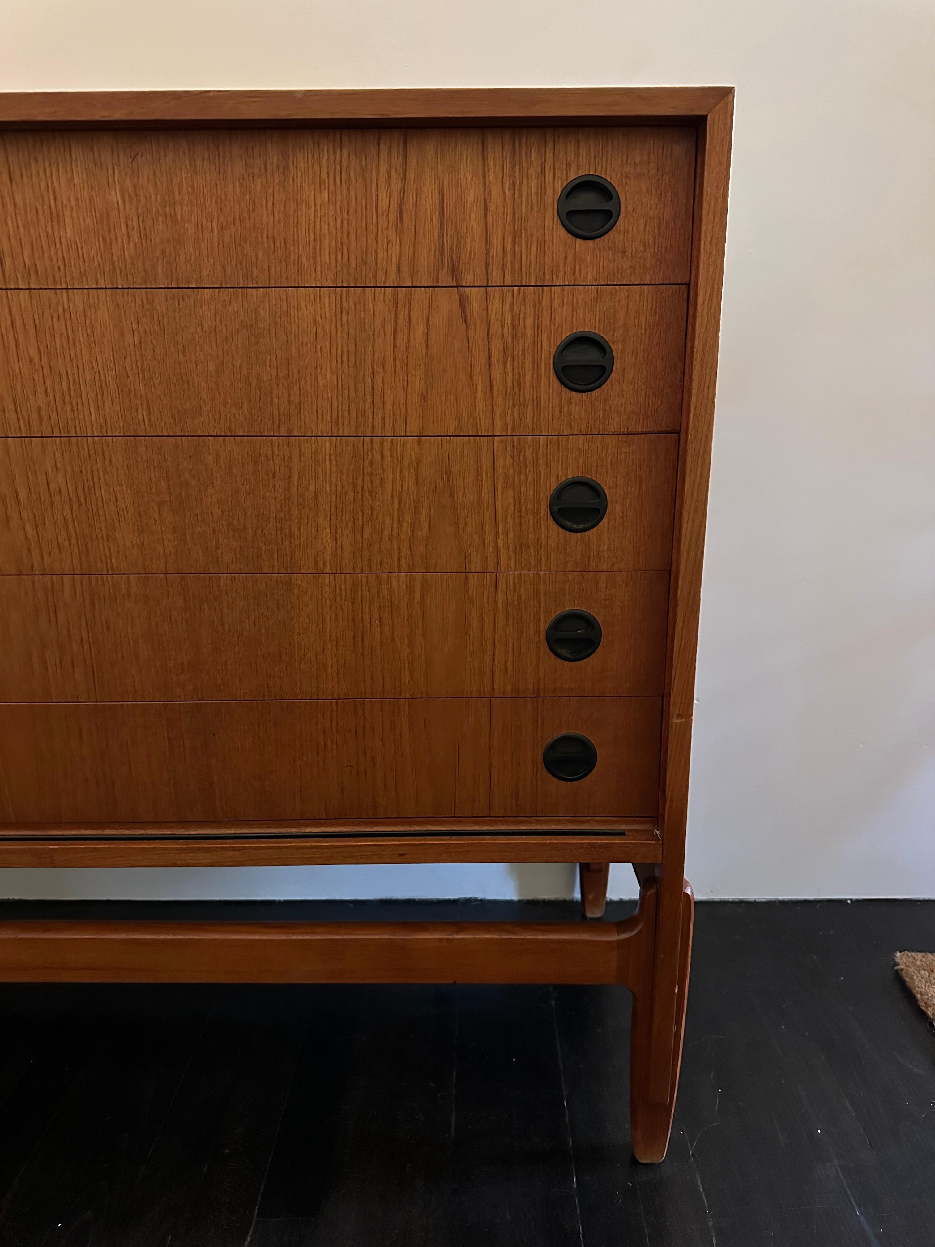 Scandinavian Teak Credenza designed by Ejnar Larsen & Aksel Bender Madsen For Sale 1