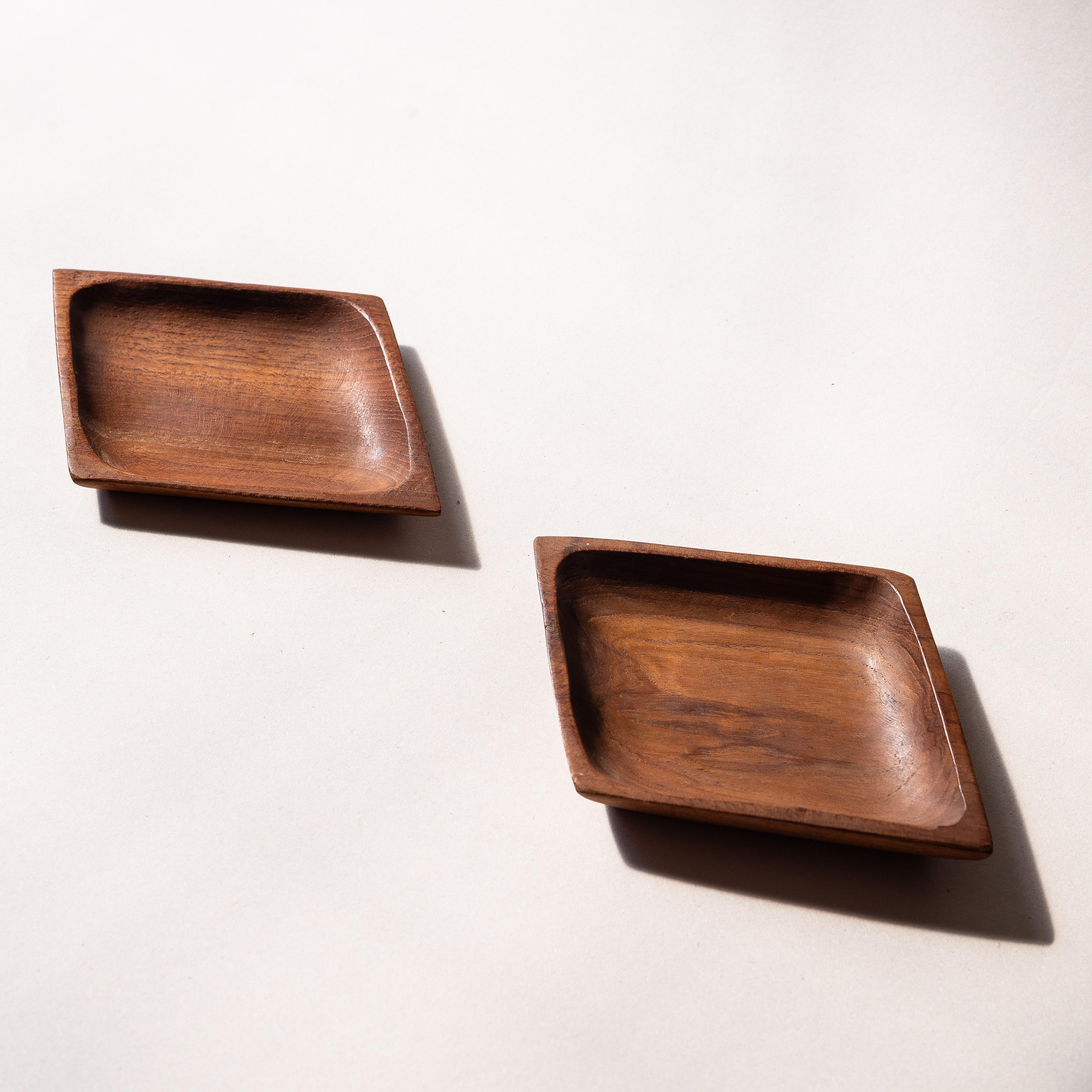 Mid-Century moderno Piatti decorativi scandinavi in teak, set di 2 ciotole, design di metà secolo 1960 in vendita