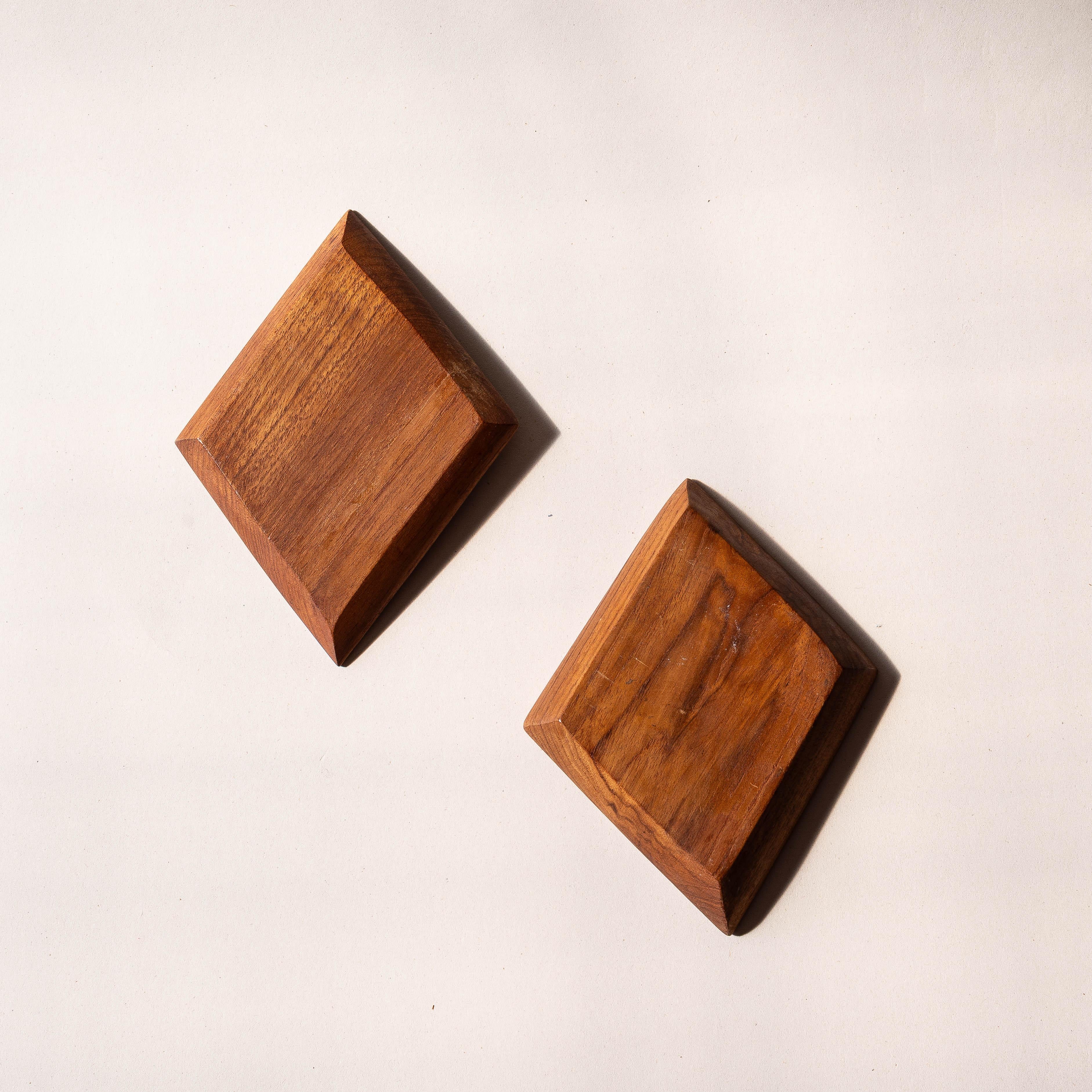 Danese Piatti decorativi scandinavi in teak, set di 2 ciotole, design di metà secolo 1960 in vendita