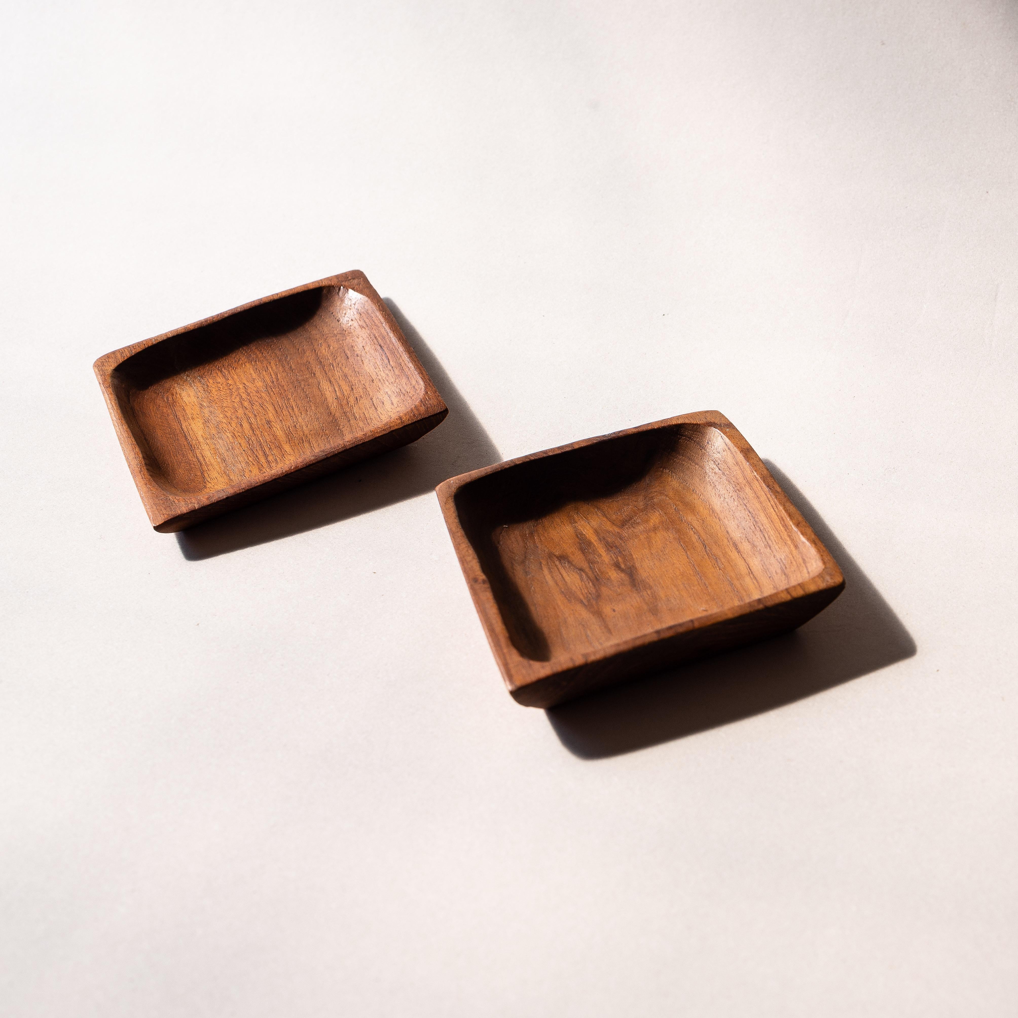 Piatti decorativi scandinavi in teak, set di 2 ciotole, design di metà secolo 1960 In condizioni buone in vendita a ROUEN, FR