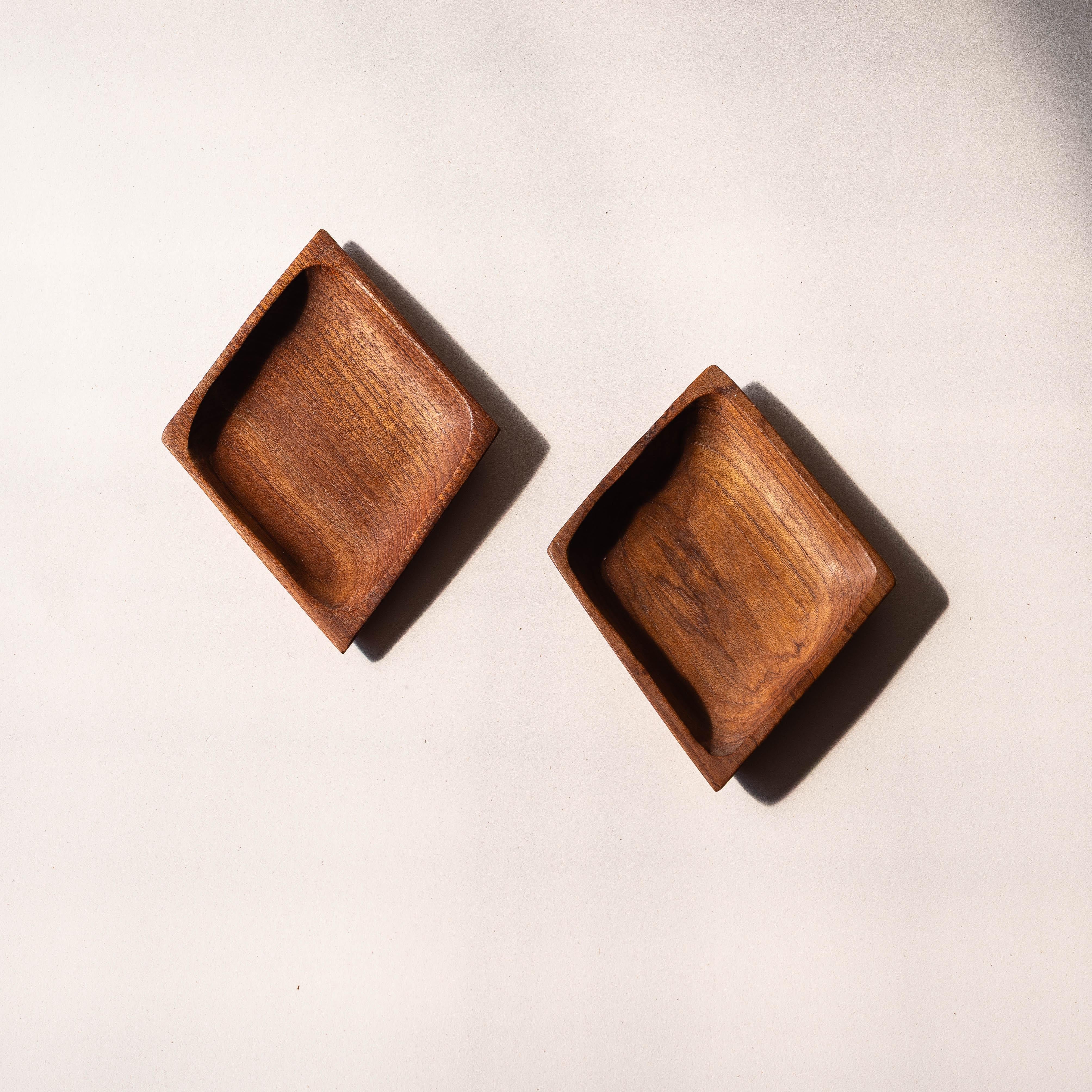 XX secolo Piatti decorativi scandinavi in teak, set di 2 ciotole, design di metà secolo 1960 in vendita