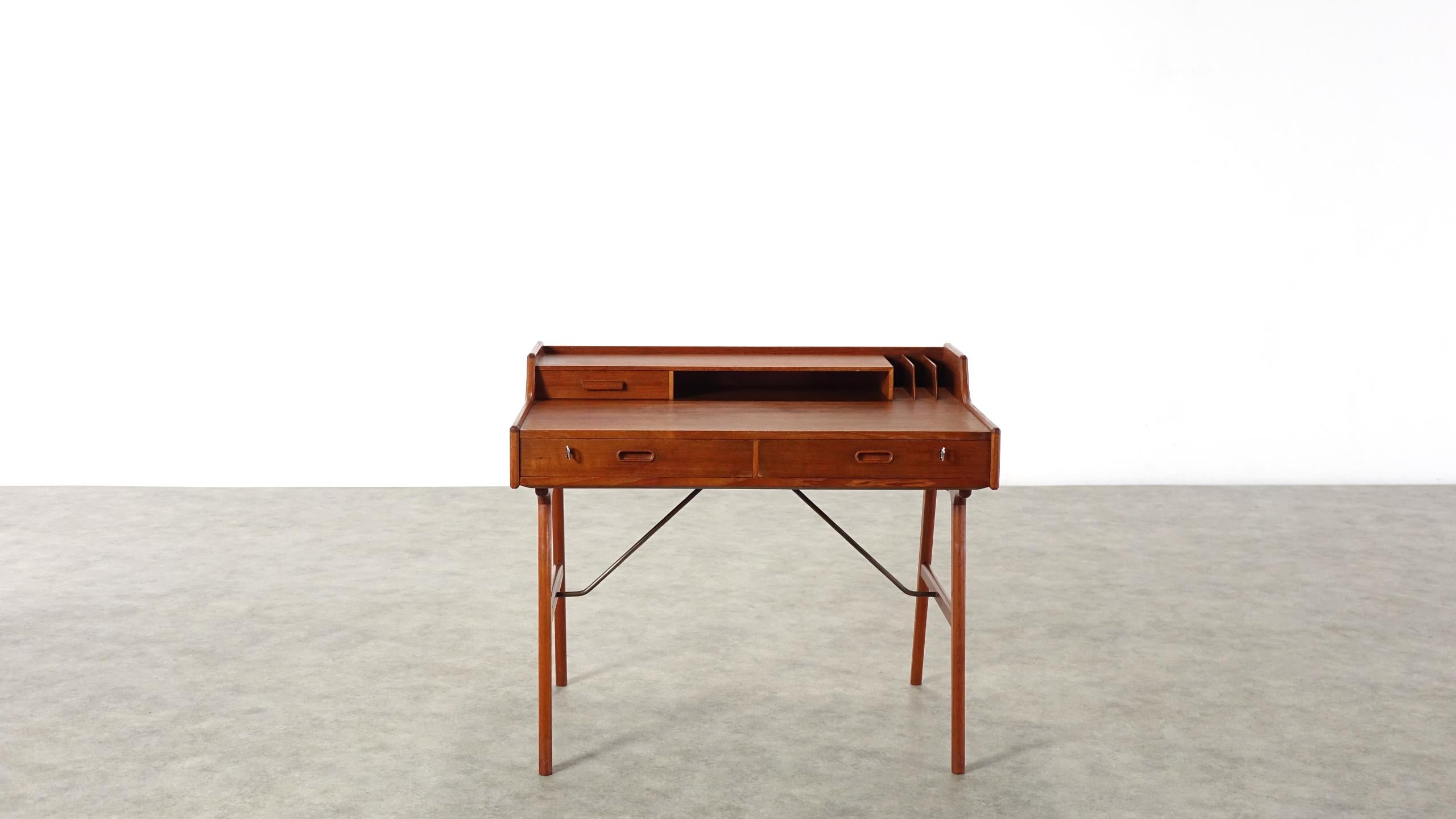 Scandinavian Teak Desk by Arne Wahl Iversen Model 56 for Vinde Mobelfabrik 3