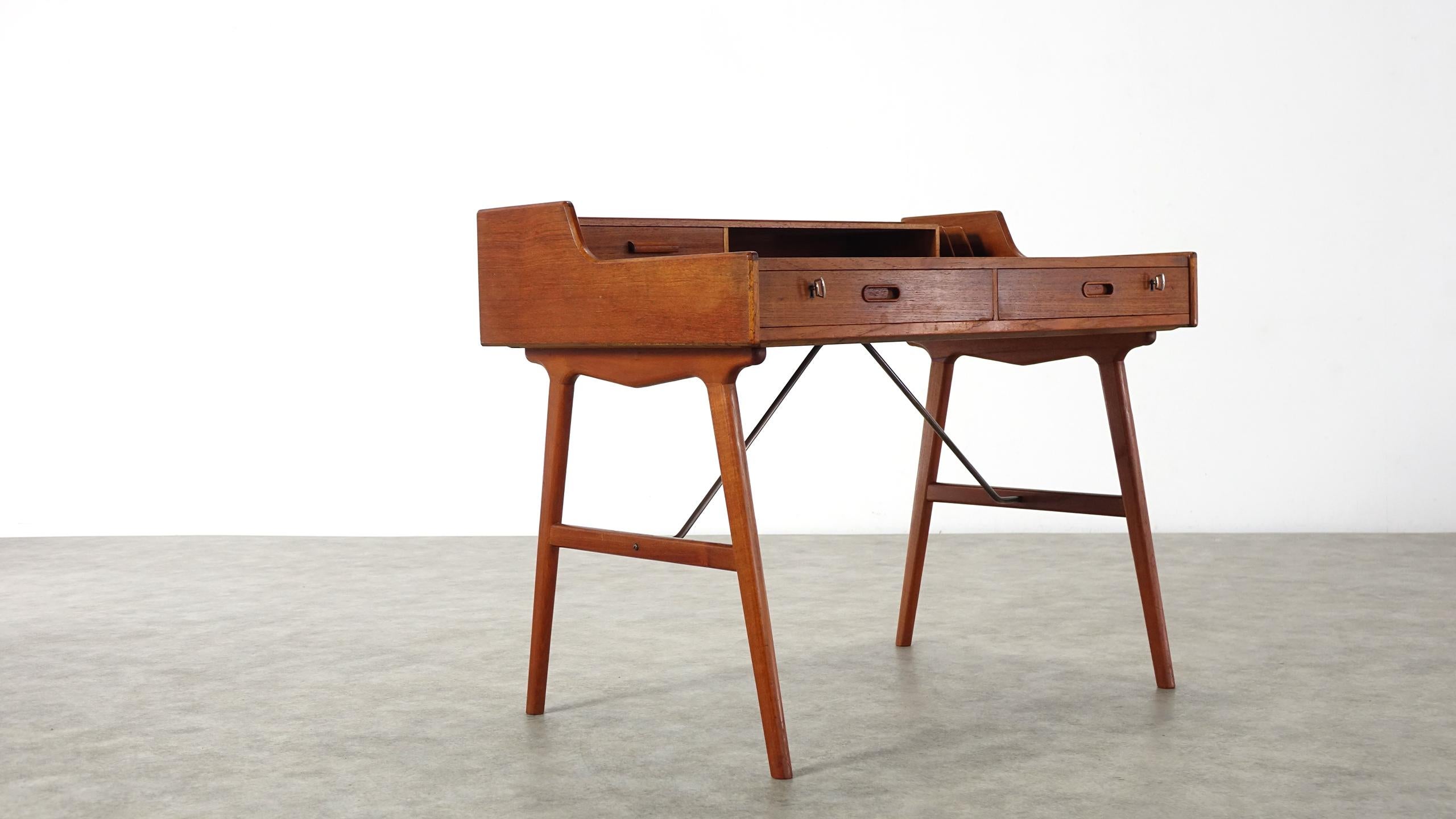 Scandinavian Teak Desk by Arne Wahl Iversen Model 56 for Vinde Mobelfabrik 1