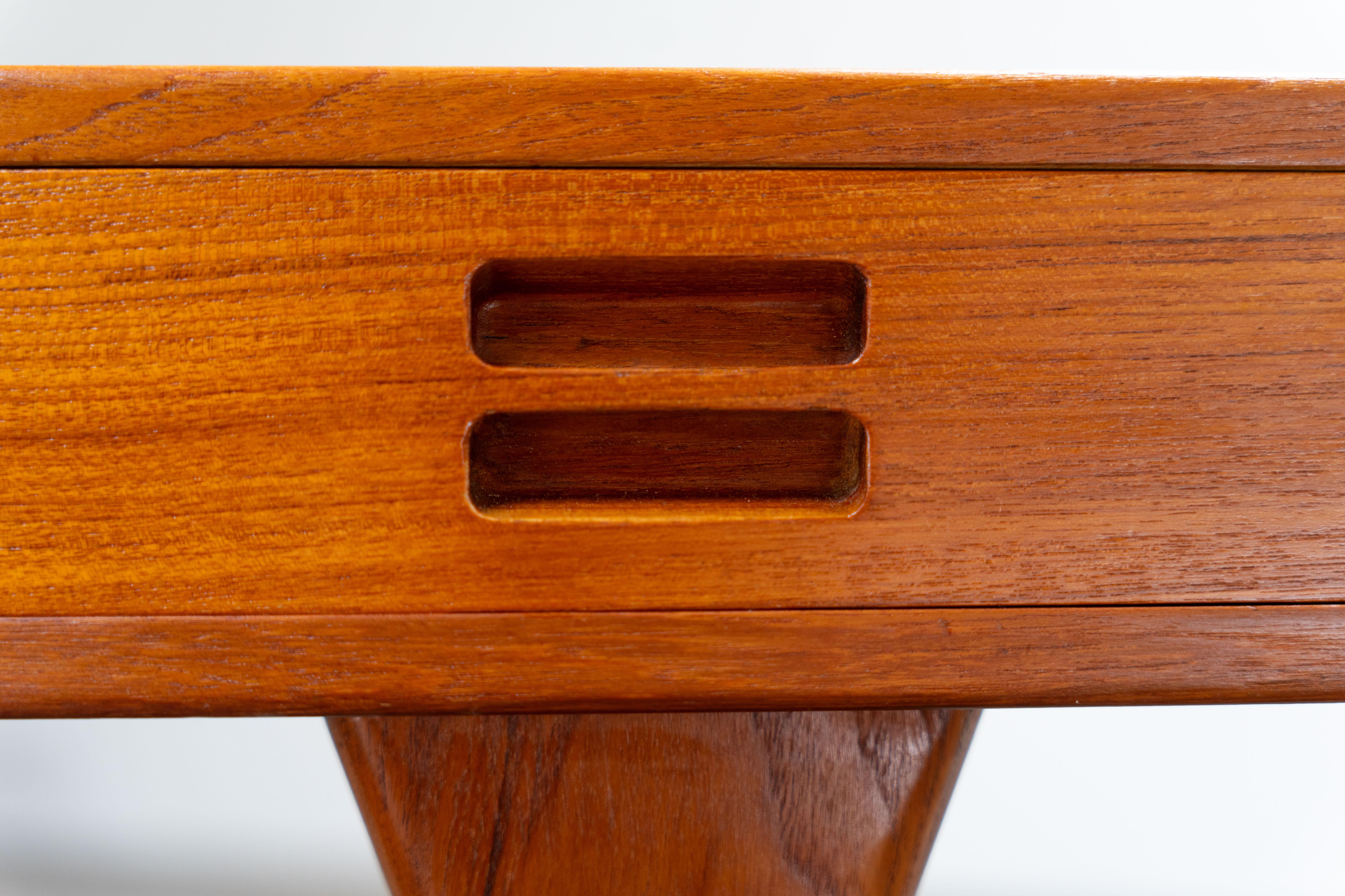Scandinavian Teak Desk by Nanna Ditzel Søren Willardsen, Denmark, 1960s For Sale 5