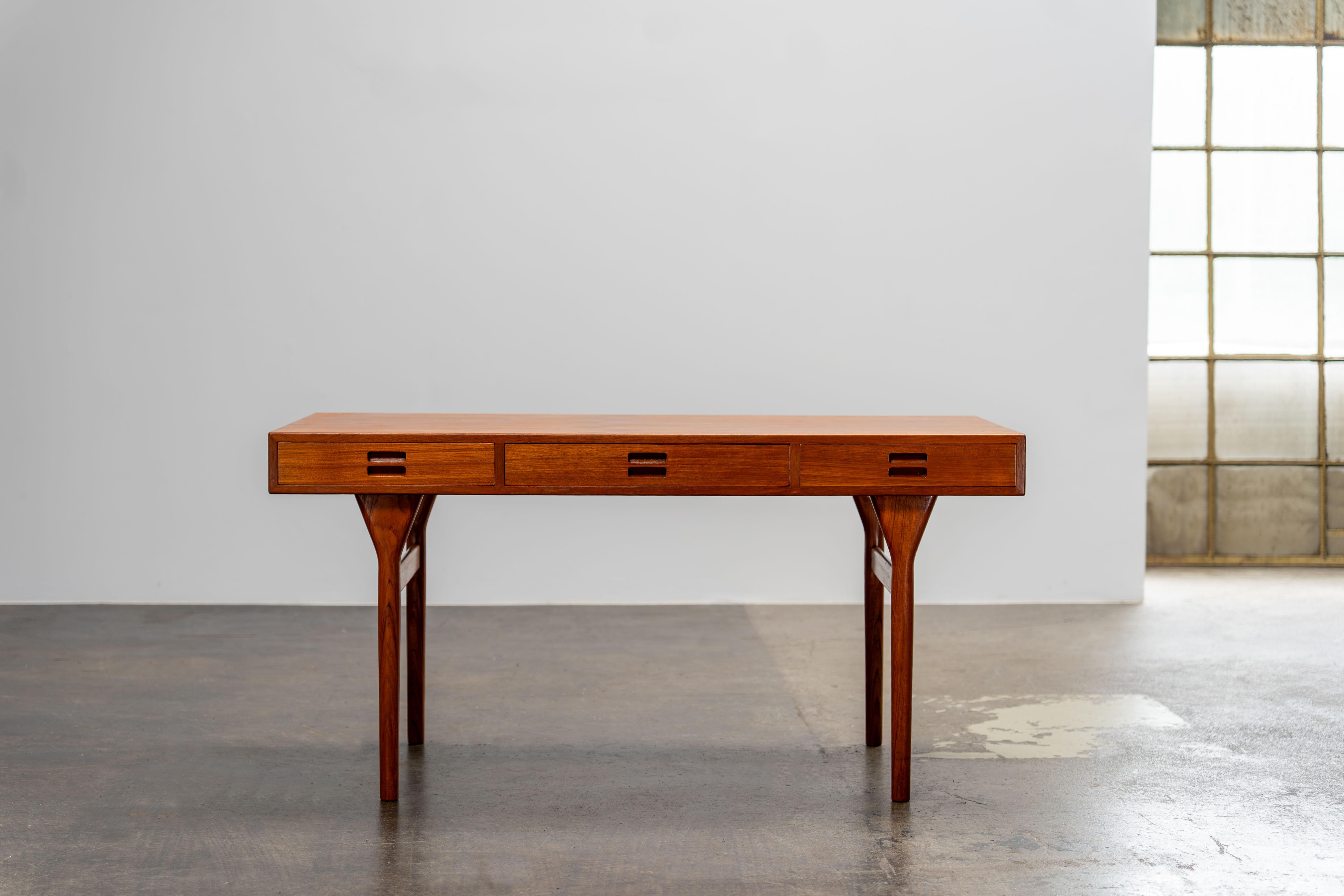 Scandinavian Teak Desk by Nanna Ditzel Søren Willardsen, Denmark, 1960s For Sale 10