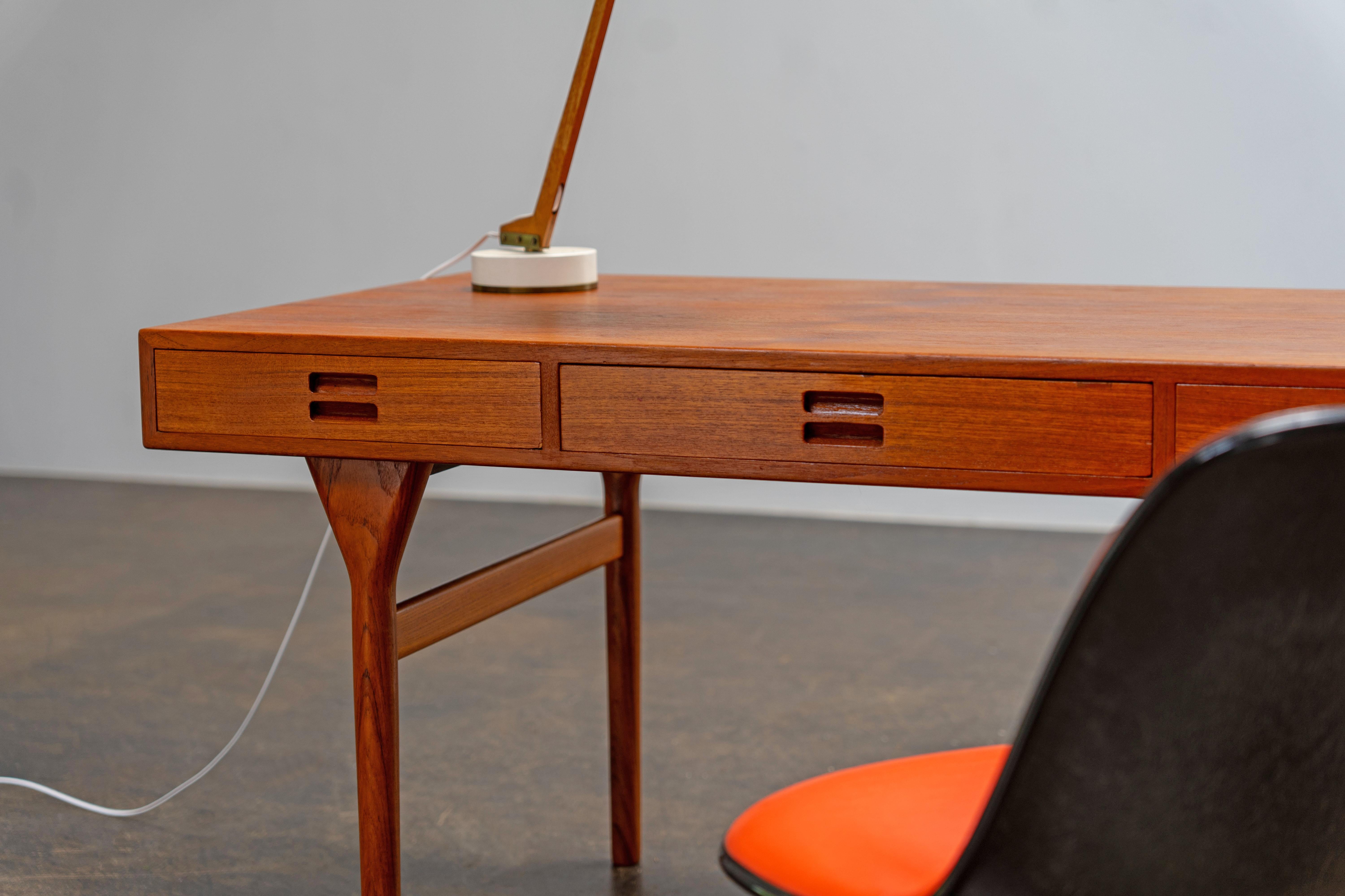 Scandinavian Teak Desk by Nanna Ditzel Søren Willardsen, Denmark, 1960s In Good Condition For Sale In Rosendahl, DE