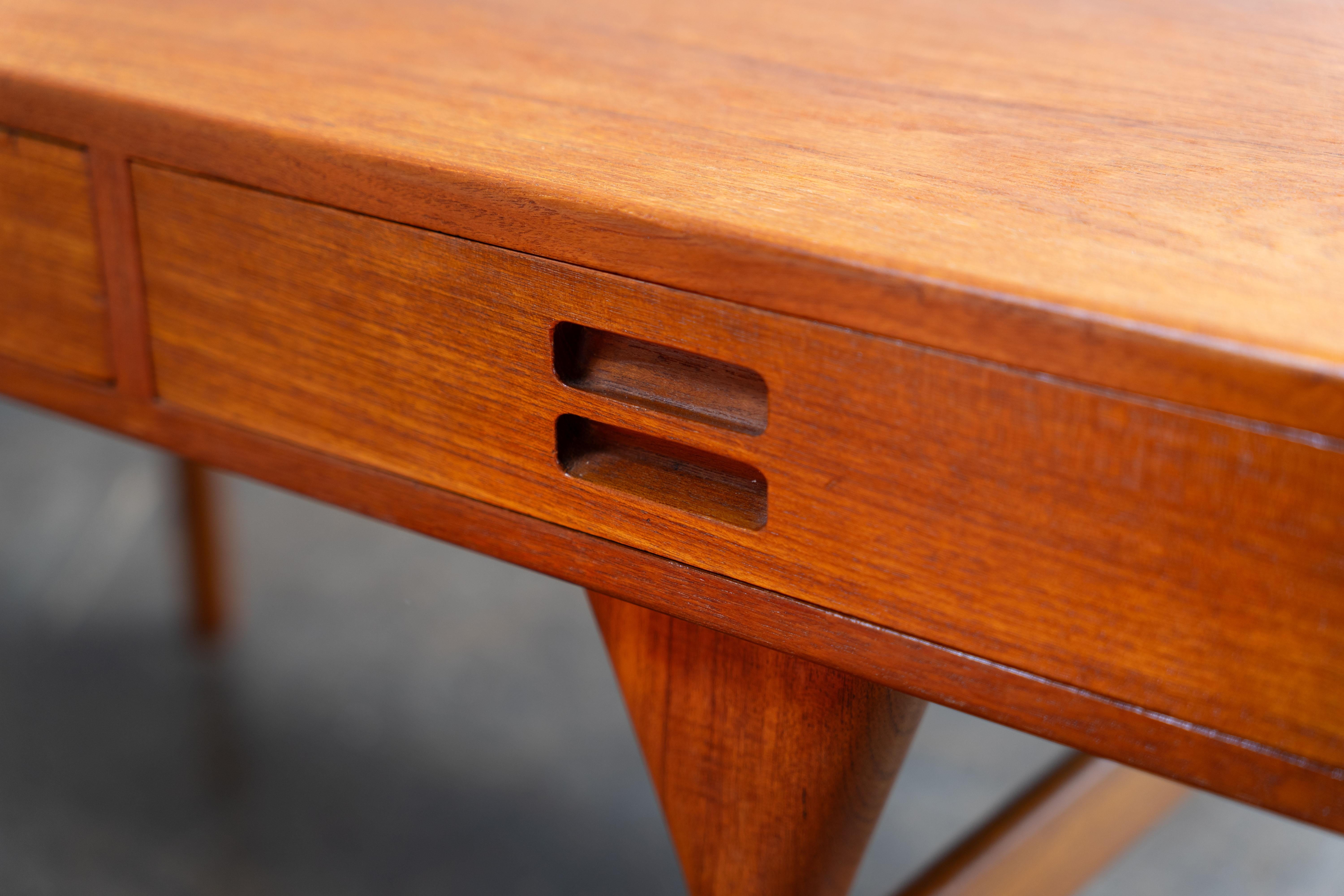 20th Century Scandinavian Teak Desk by Nanna Ditzel Søren Willardsen, Denmark, 1960s For Sale