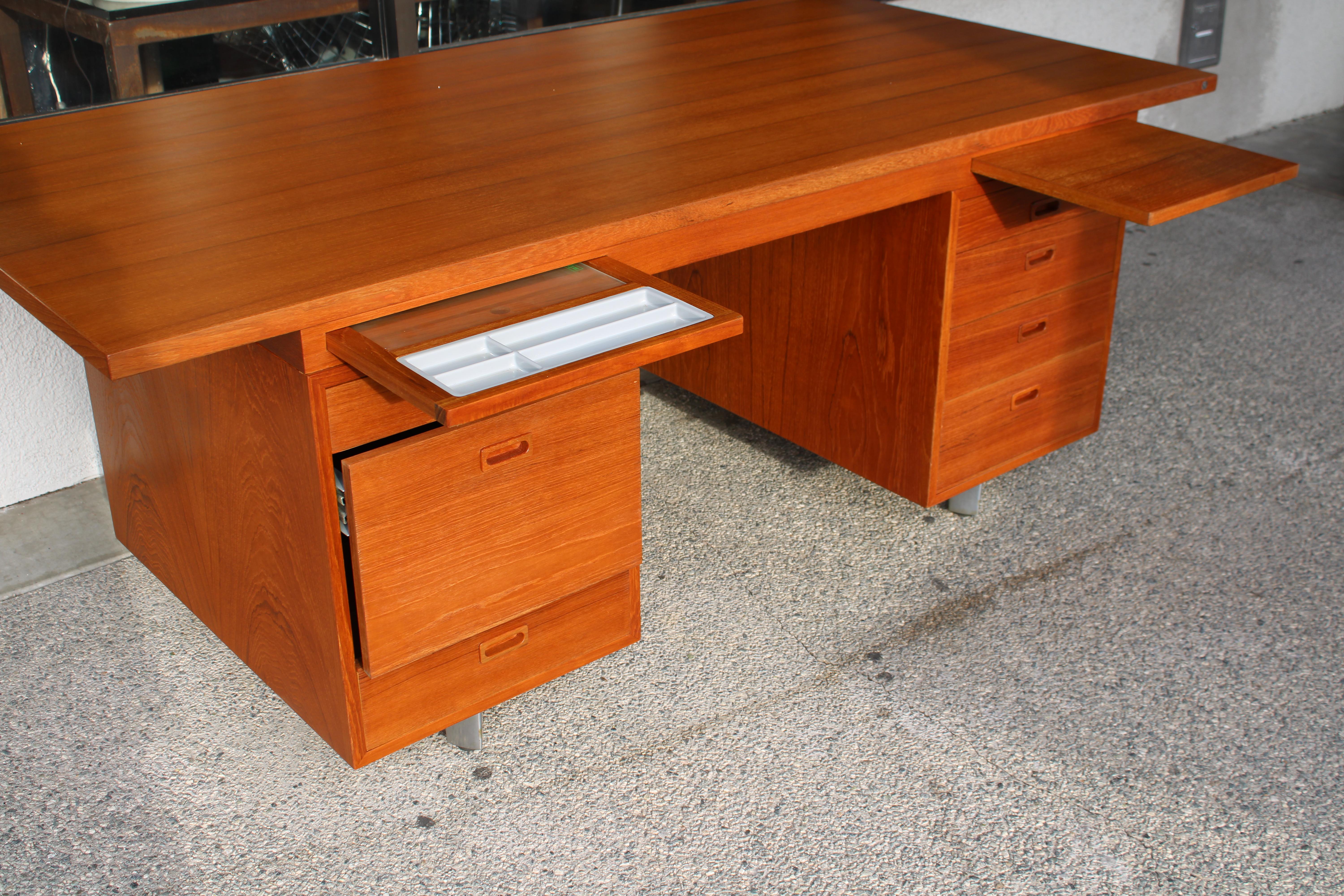 Mid-Century Modern Scandinavian Teak Desk Manufactured by Nipu For Sale