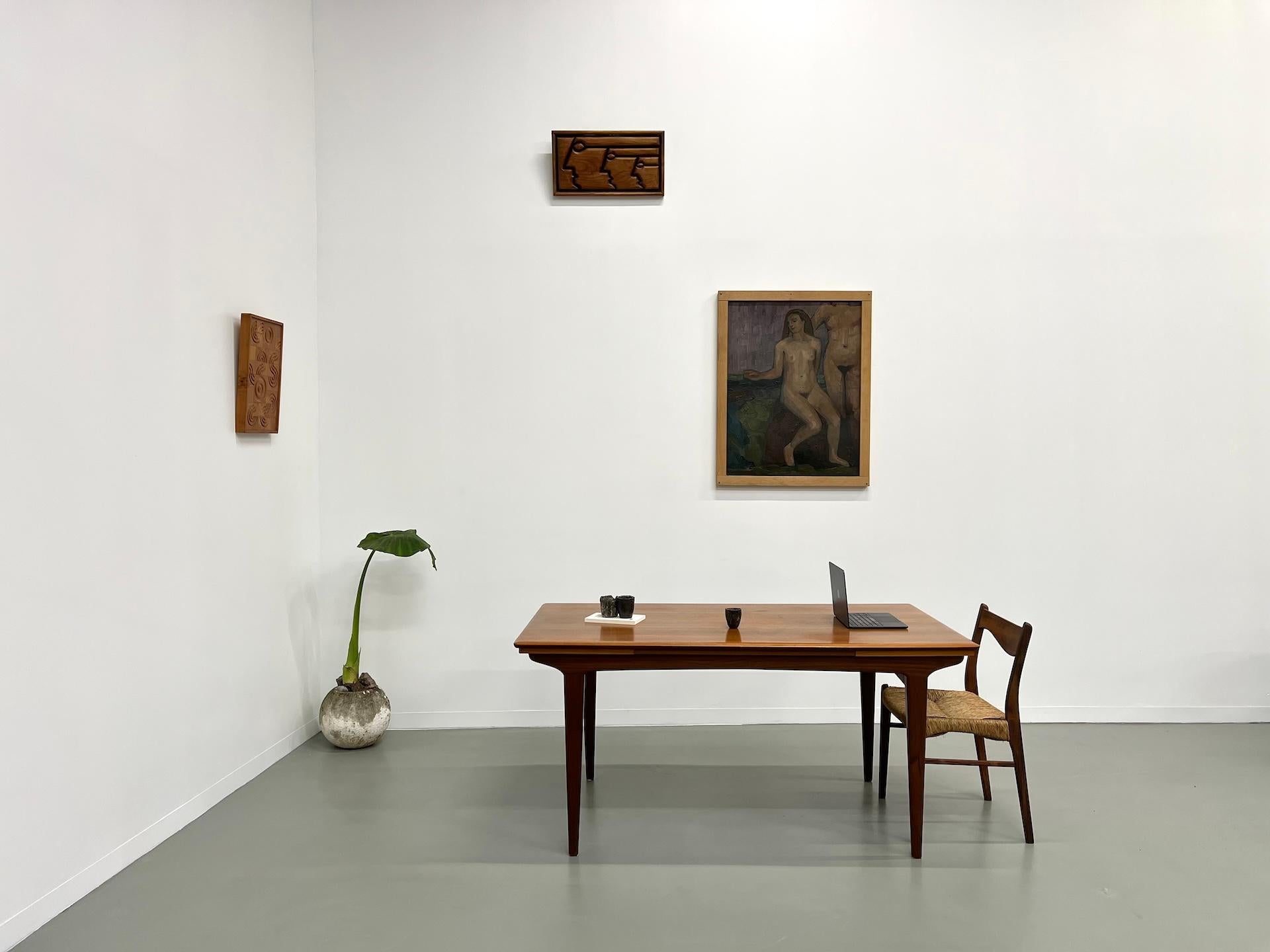Maison Lecan presents this beautiful dining table, entirely original, with its two extensions. In addition to being beautiful and immediately imposing its warm and Scandinavian presence, it is also very functional since it has two extensions on