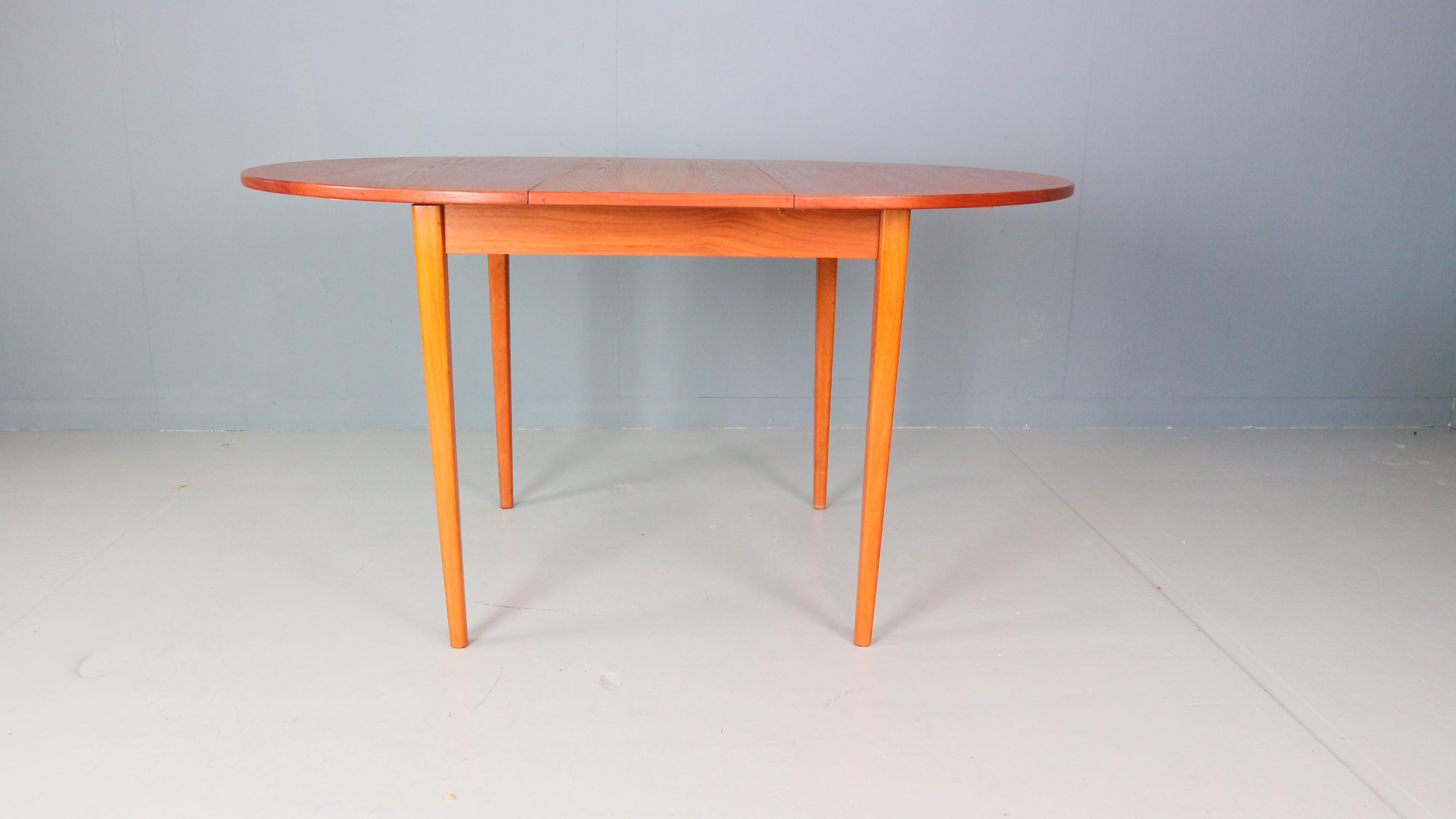 Scandinavian Teak Extendable Oval / Round Dinning Table, 1960, Denmark 6