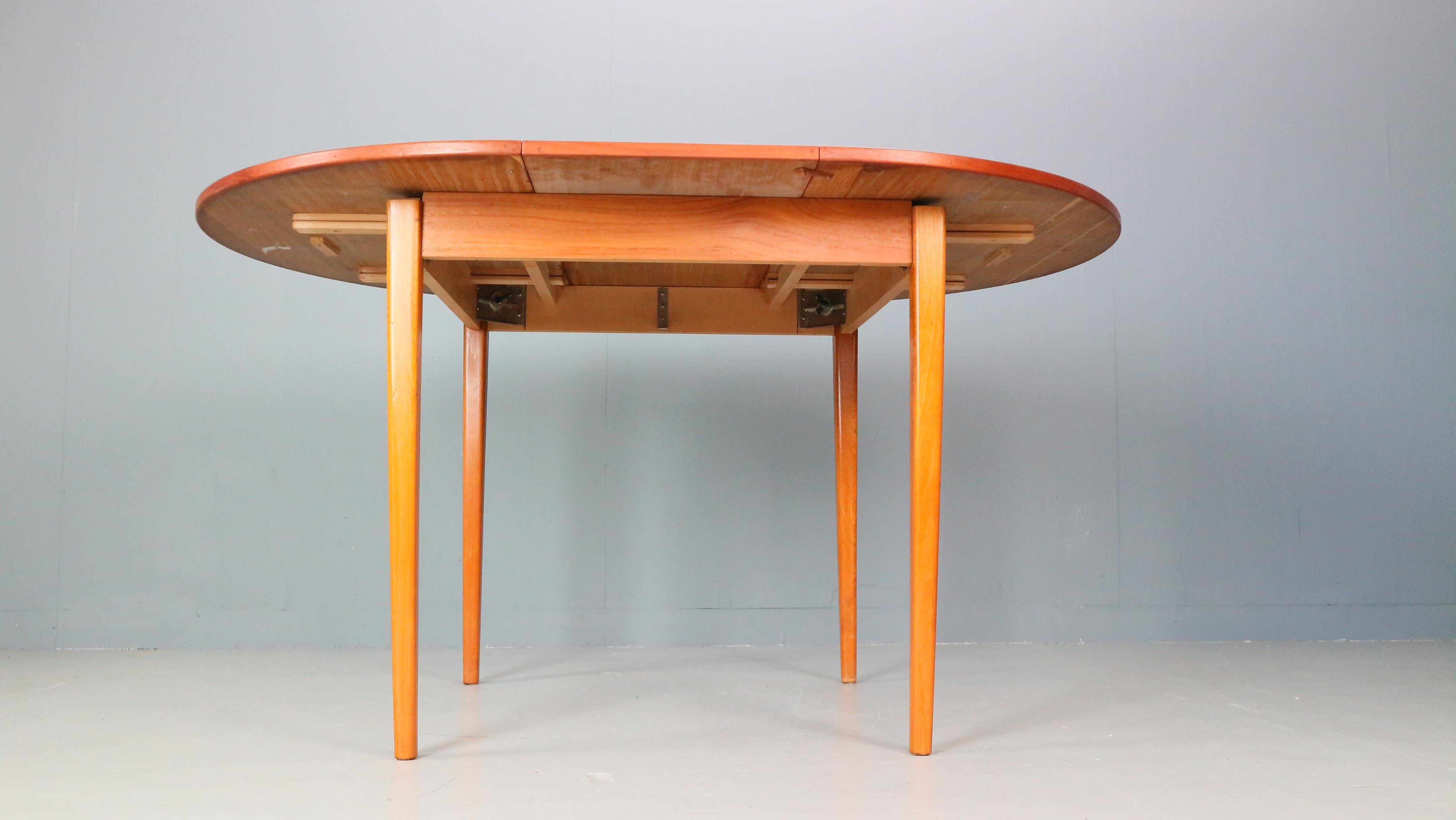 Scandinavian Teak Extendable Oval / Round Dinning Table, 1960, Denmark 7