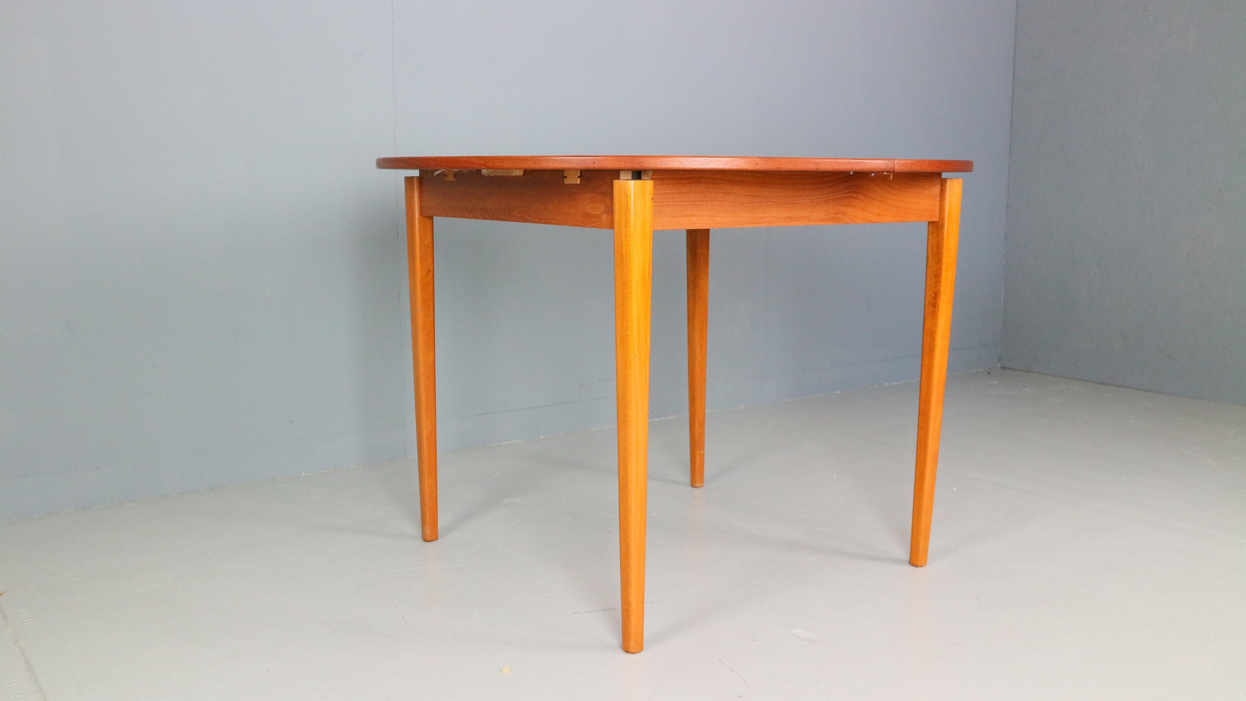 Danish Scandinavian Teak Extendable Oval / Round Dinning Table, 1960, Denmark