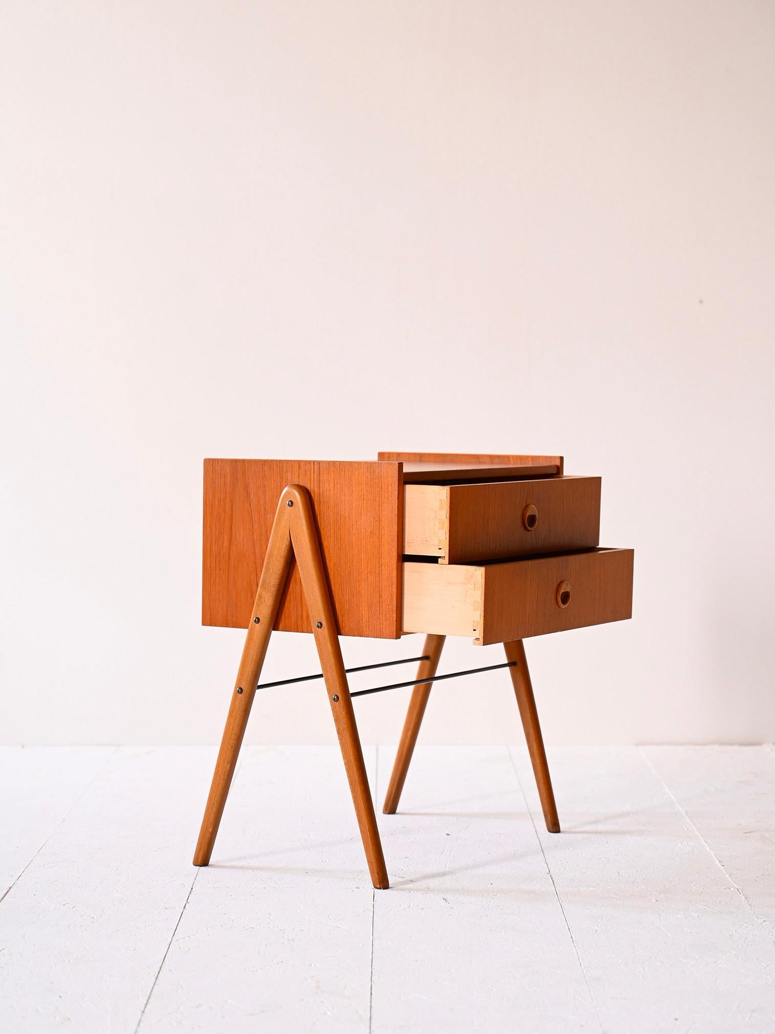 Scandinave Table de nuit scandinave en teck en vente