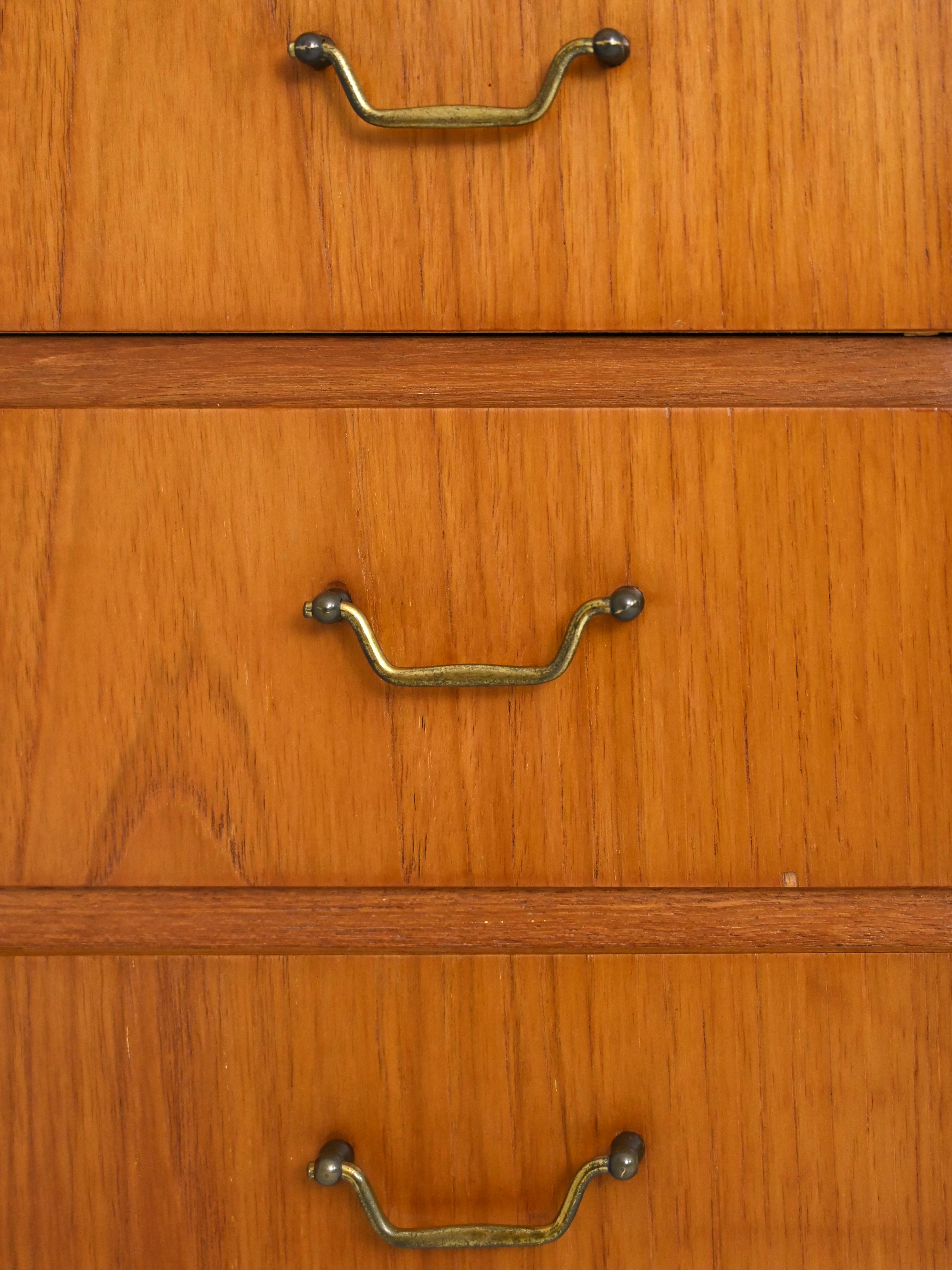 Scandinavian teak nightstand For Sale at 1stDibs