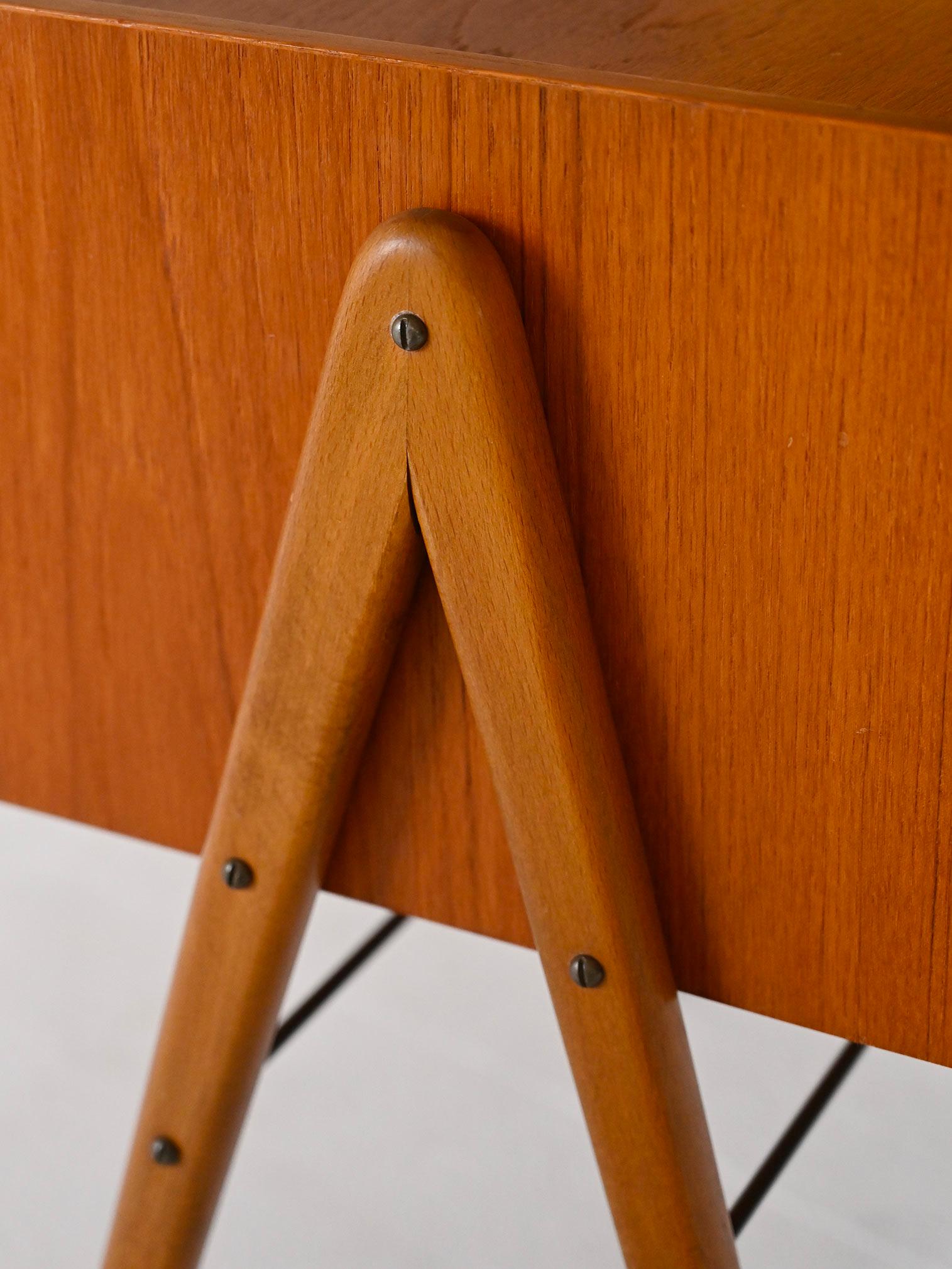 Table de nuit scandinave en teck en vente 2