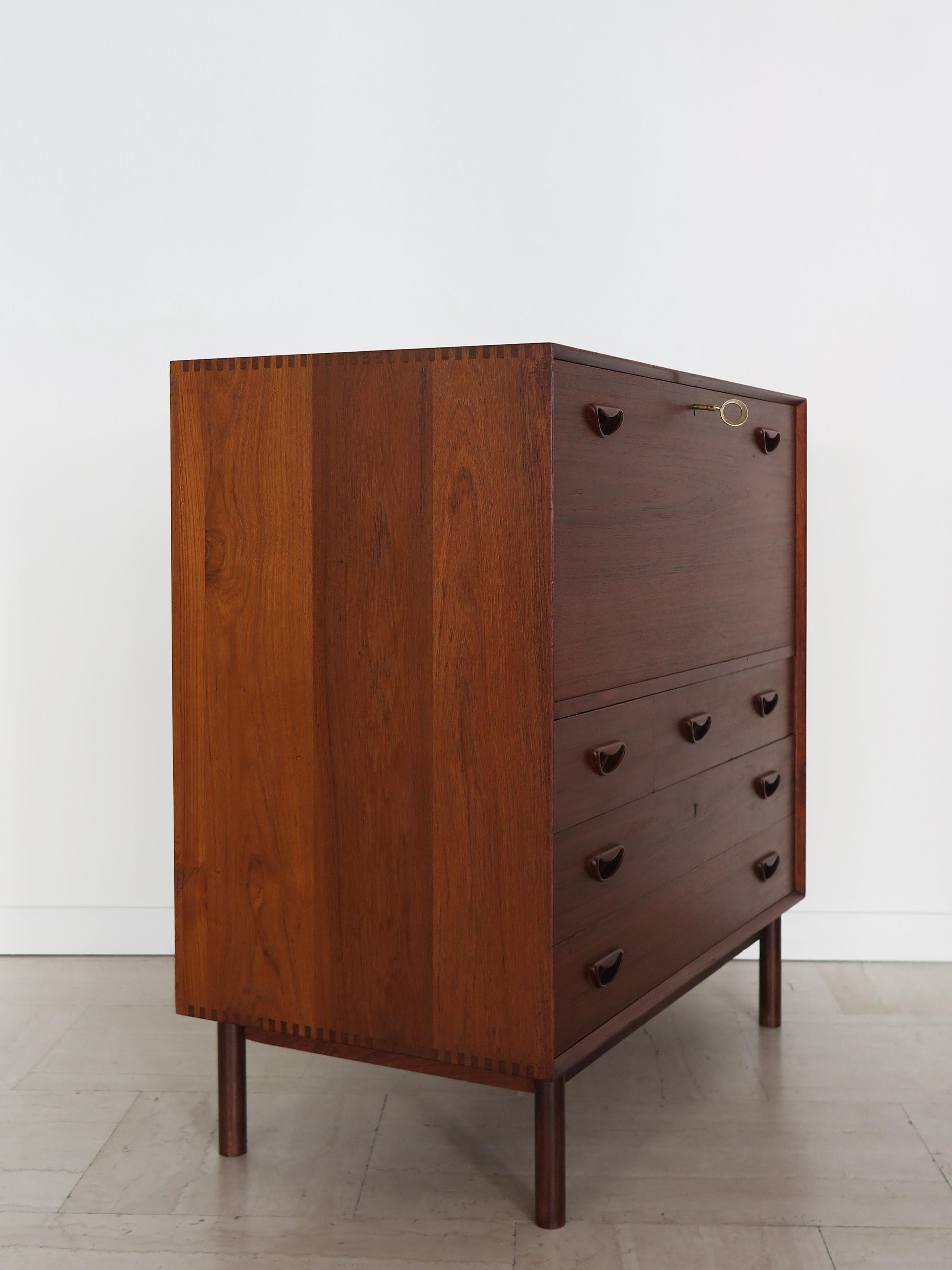 Scandinavian Modern Scandinavian Teak Peter Hvidt & Orla Molgaard Nielsen Chest Bar Cabinet, 1960s For Sale