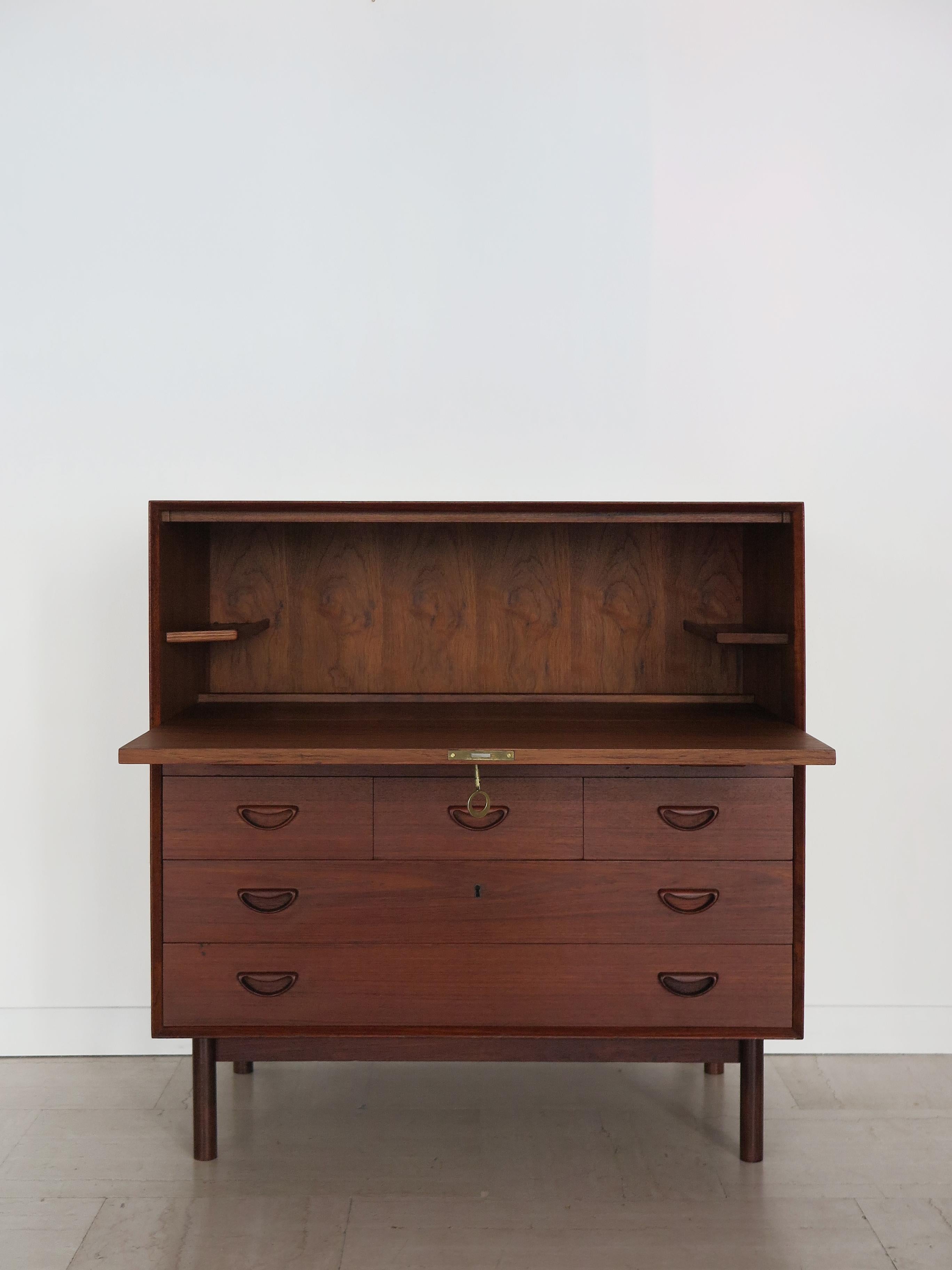 Scandinavian Teak Peter Hvidt & Orla Molgaard Nielsen Chest Bar Cabinet, 1960s In Good Condition For Sale In Reggio Emilia, IT