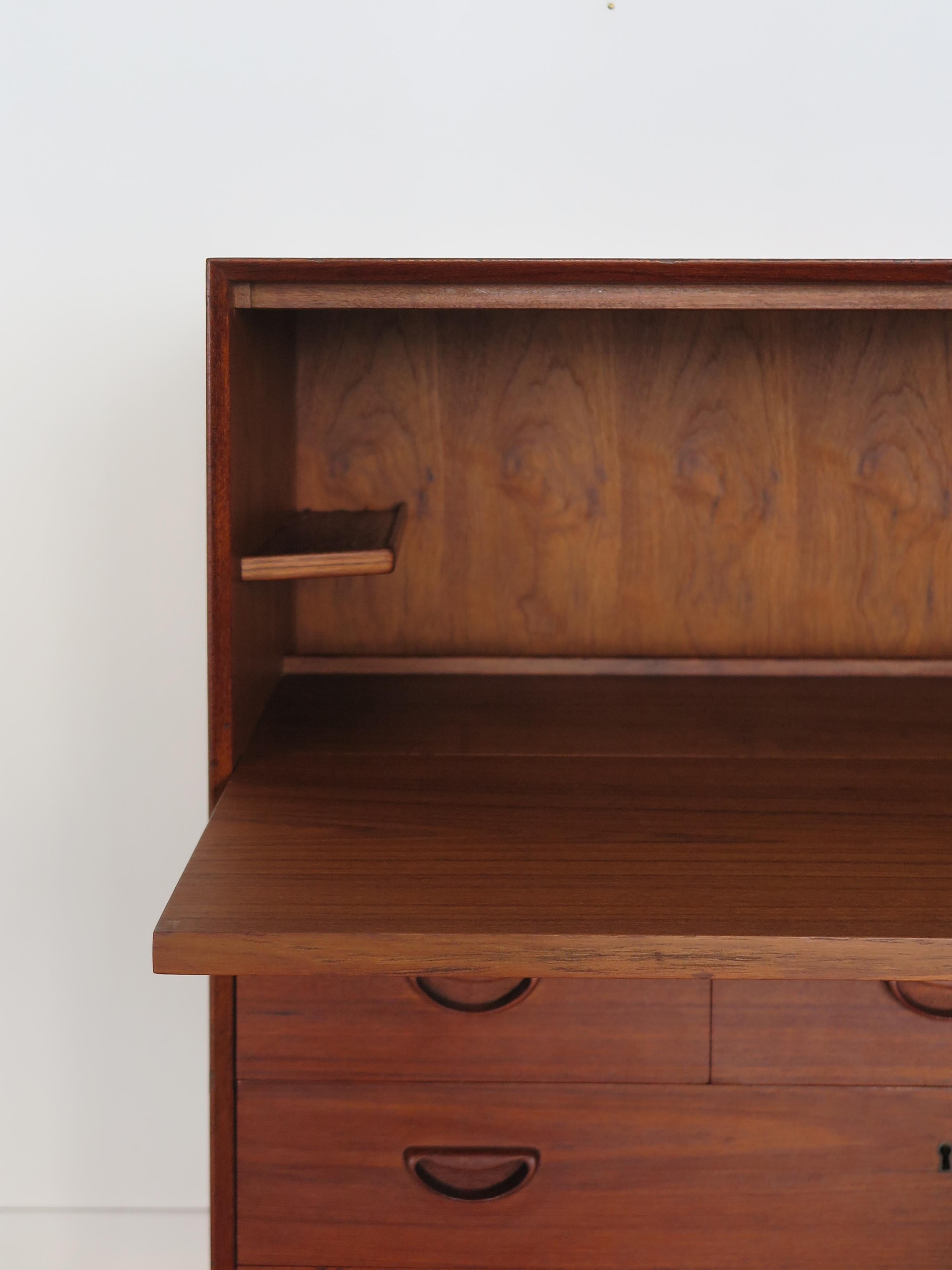 Mid-17th Century Scandinavian Teak Peter Hvidt & Orla Molgaard Nielsen Chest Bar Cabinet, 1960s For Sale