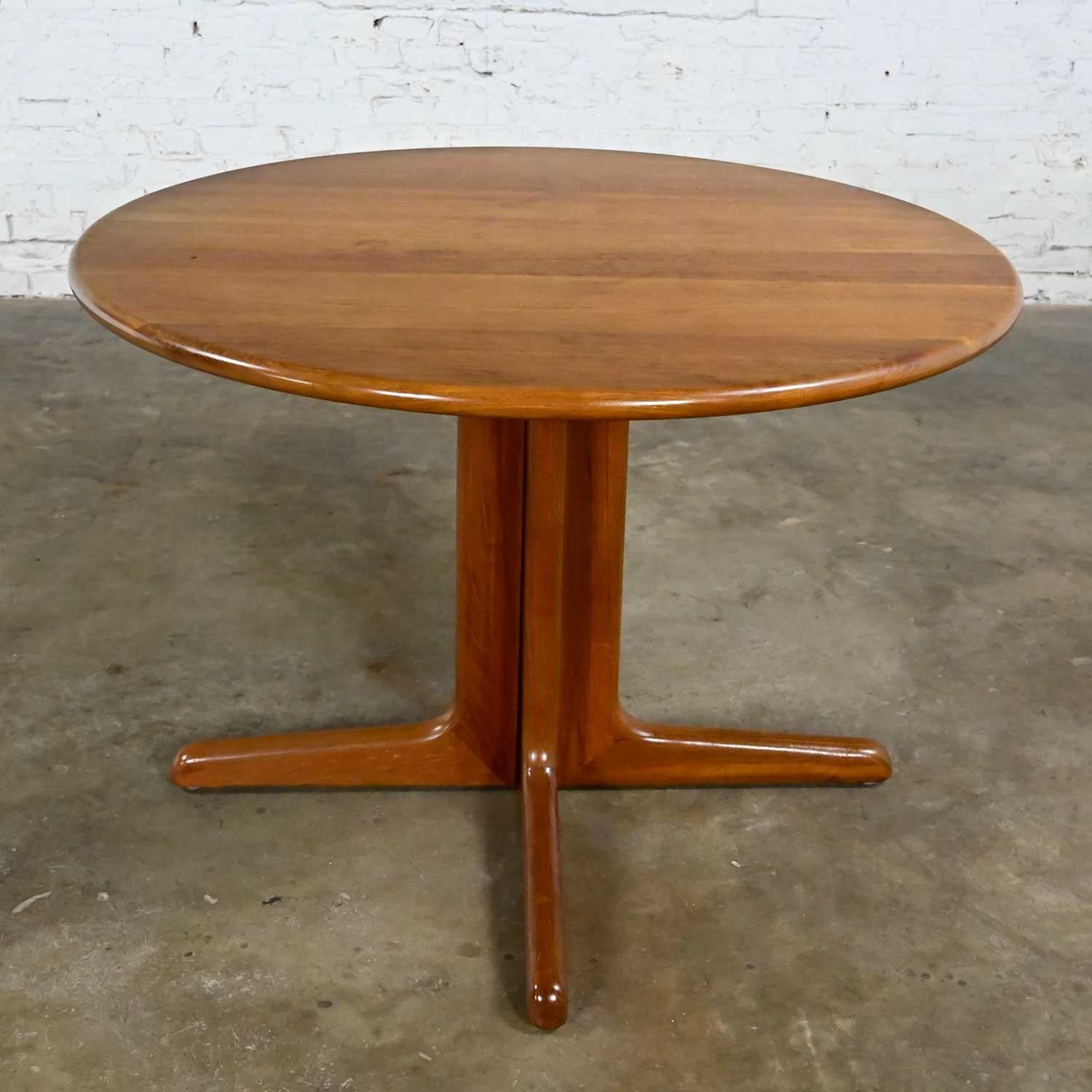 Scandinavian Teak Round Top Pedestal Base Dining Table Kd Furniture by Sun Furn 3