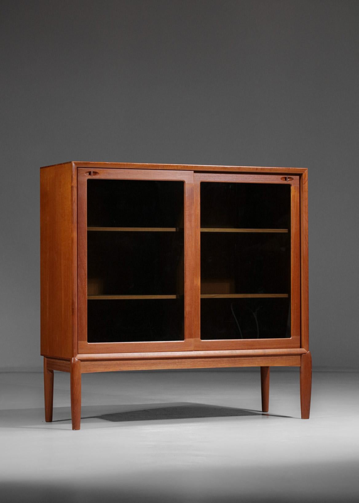Very nice Scandinavian vitrine from the 60's attributed to designer Henry Walt Klein, edited by Bramin. Structure in solid teak and veneer. It is composed of two sliding glass doors opening on two large fixed shelves. Very nice vintage condition