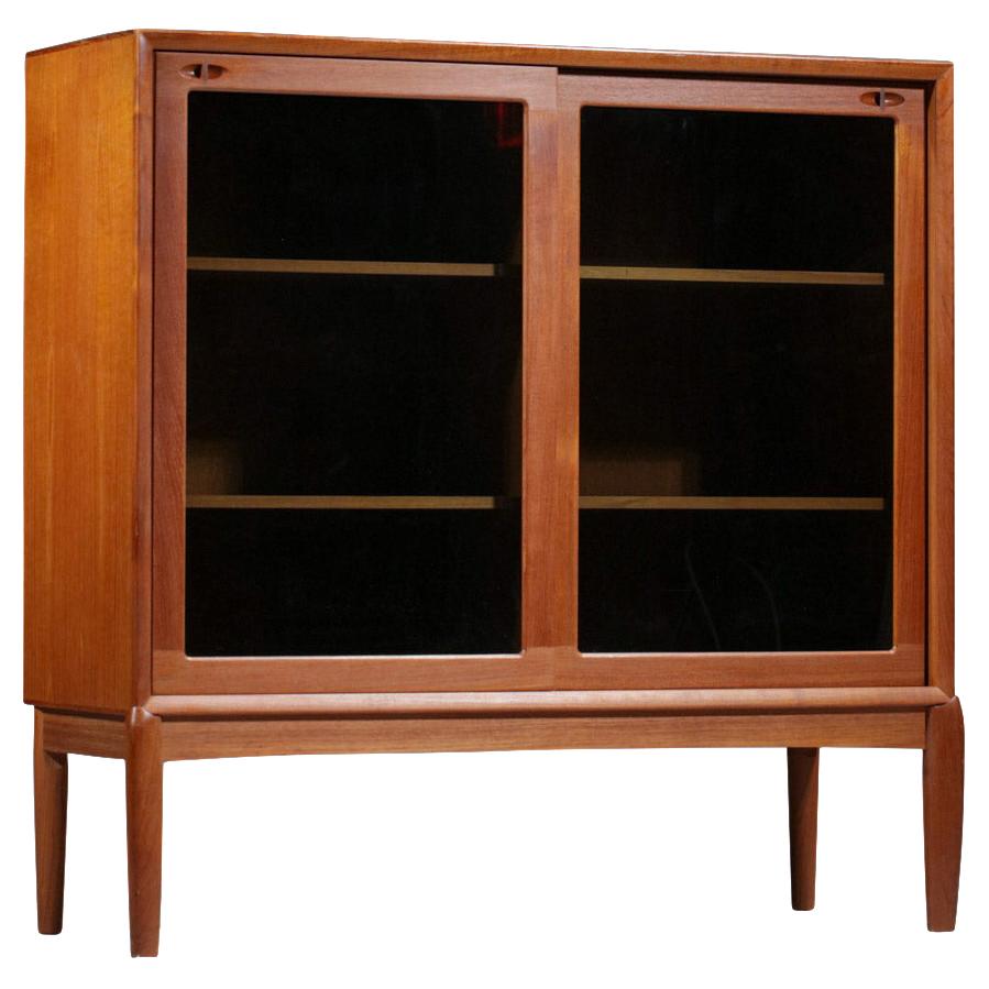 Vitrine scandinave en teck des années 60 par HW Klein éditée par Bramin