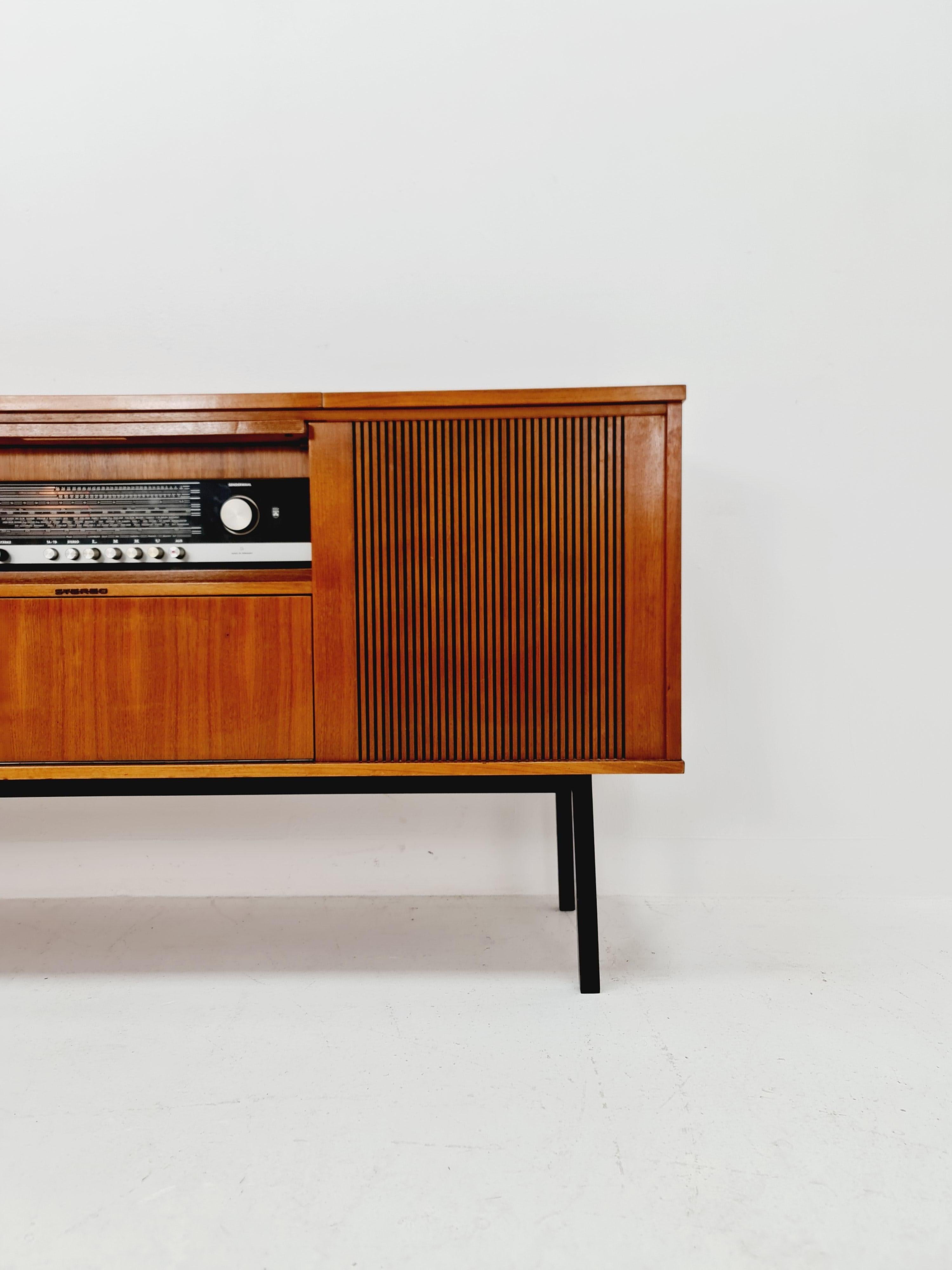 Scandinavian teak Sidboard Record player Dual 1210 , radio by Senderwahl For Sale 4