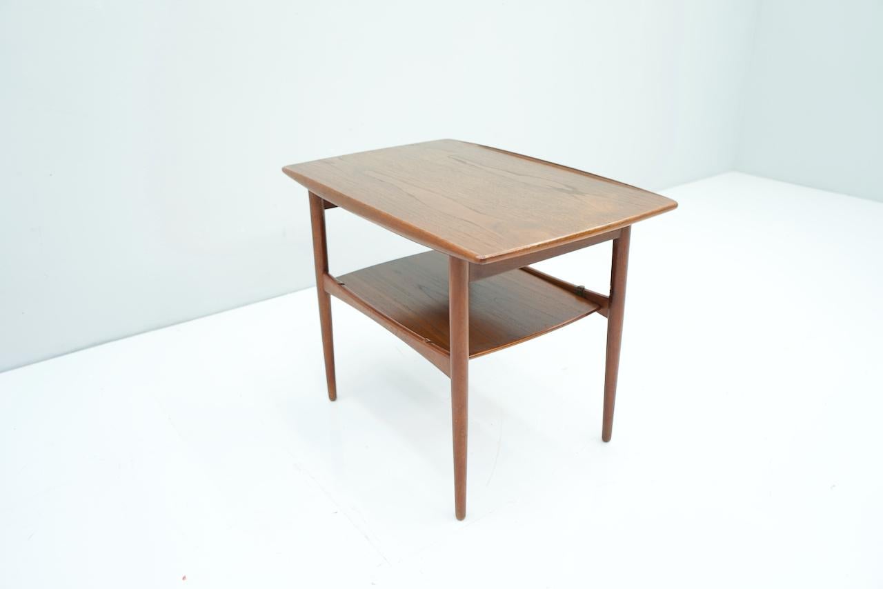 Teak wood side table from the 1960s, Denmark.
Good condition.