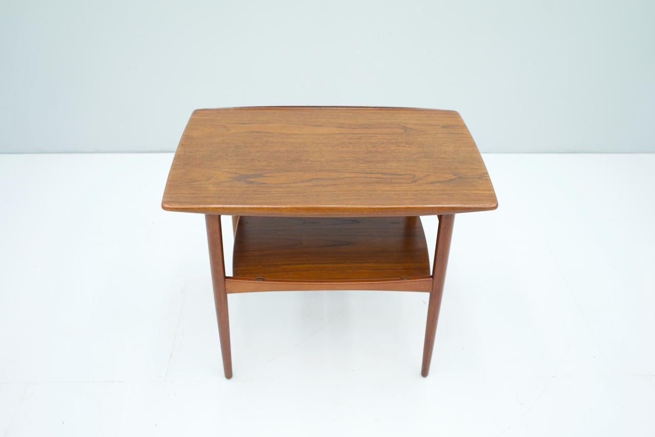 Mid-20th Century Scandinavian Teak Side Table, 1960s For Sale