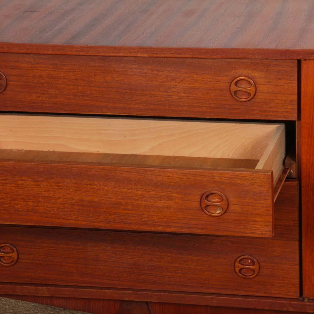 Scandinavian teak sideboard from the 1960s en vente 2