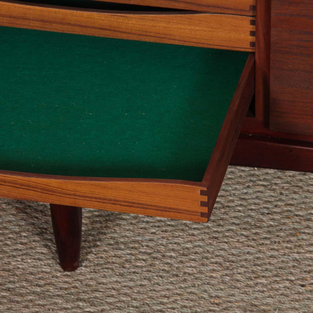 Scandinavian teak sideboard, model FA 66, by Ib Kofod-Larsen, 1960s en vente 4
