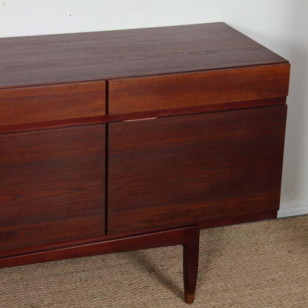 Danois Scandinavian teak sideboard, model FA 66, by Ib Kofod-Larsen, 1960s en vente