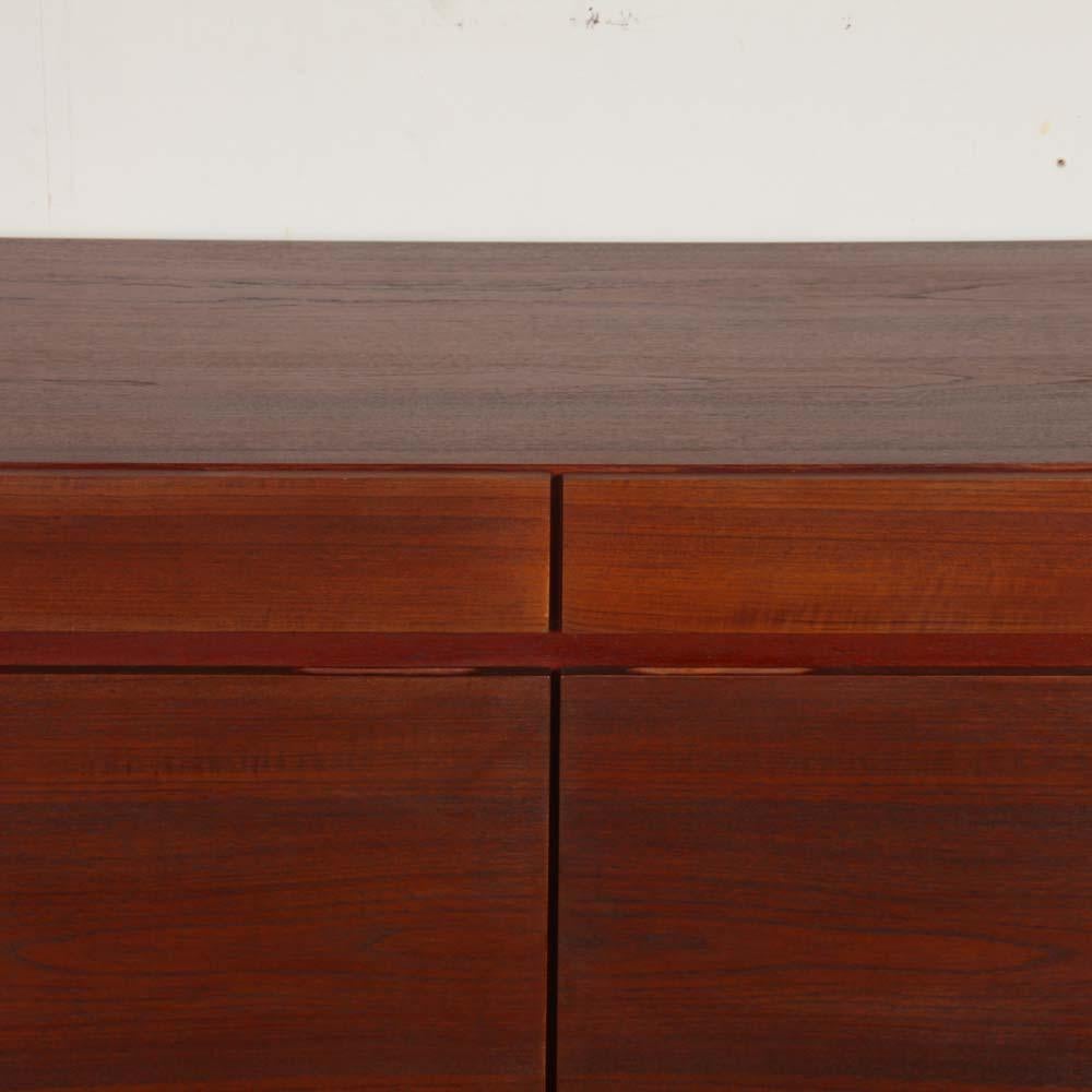 Scandinavian teak sideboard, model FA 66, by Ib Kofod-Larsen, 1960s Bon état - En vente à MONTESSON, FR
