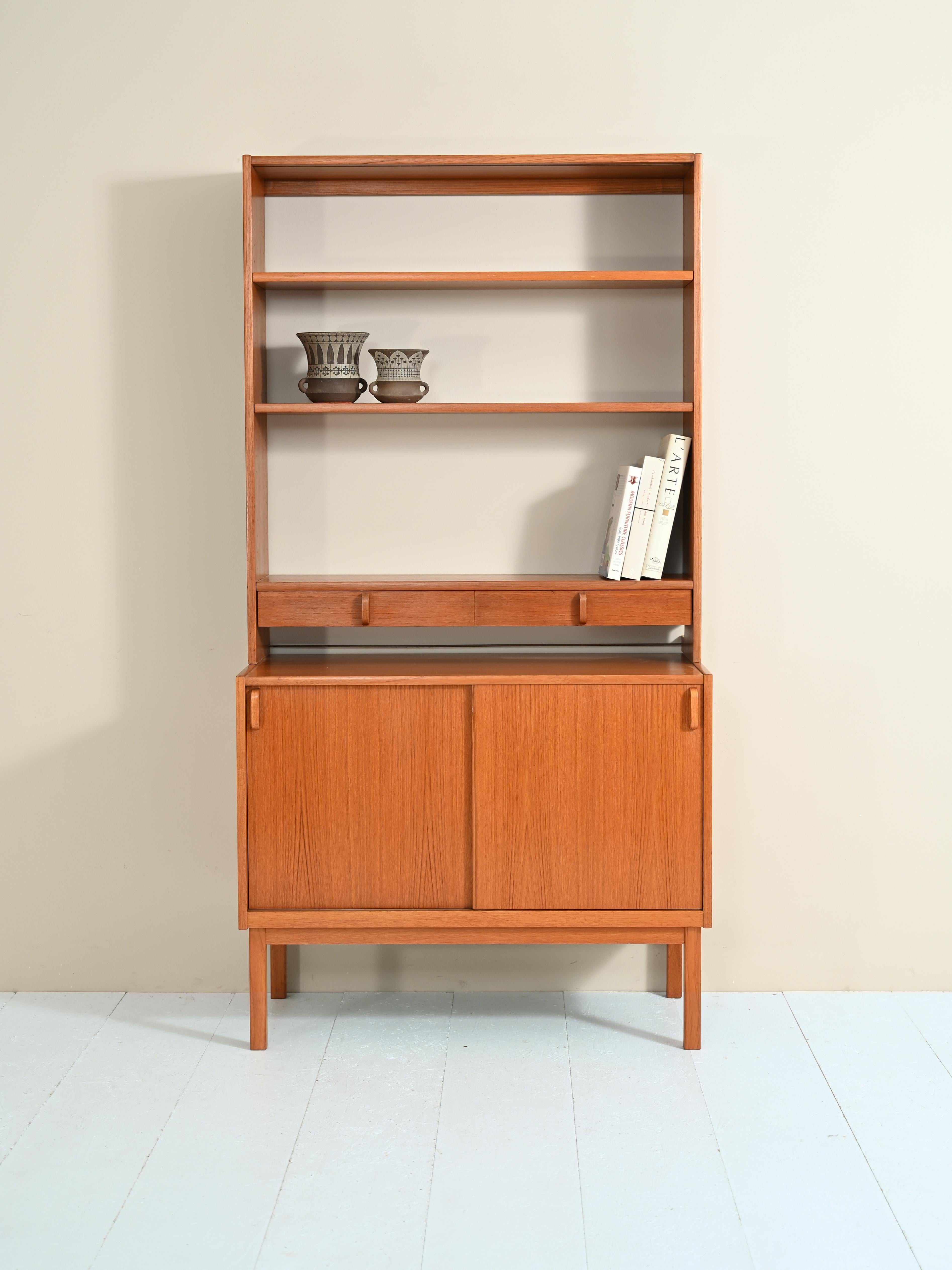 Small sideboard with sliding doors and olive interior.

A Scandinavian design piece with minimal lines, consisting of a storage compartment with an adjustable-height shelf. The sliding doors feature a curved wooden handle.
Thin tapered legs lend