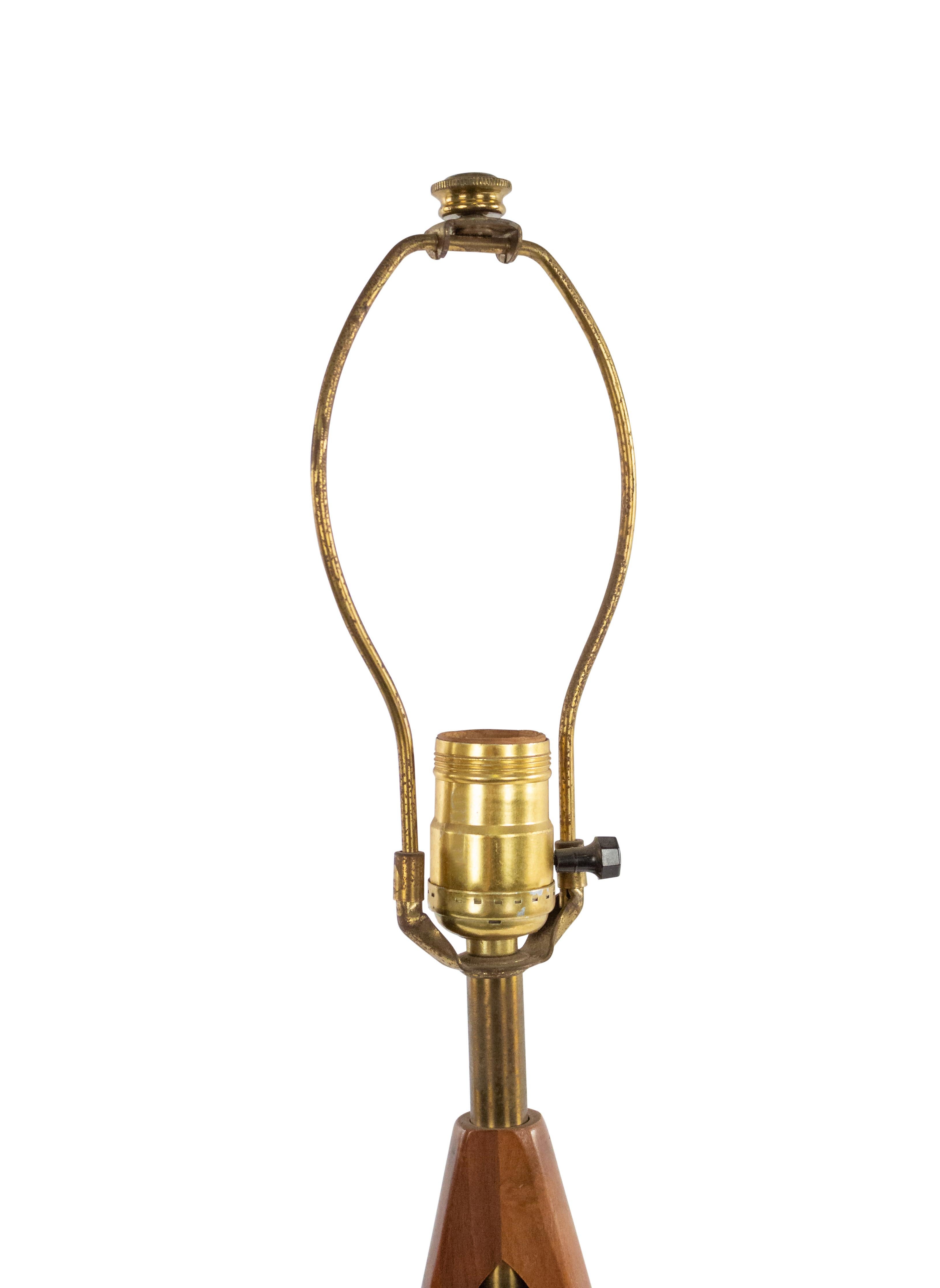 Skandinavische Teakholz-Tischlampe (20. Jahrhundert) im Angebot