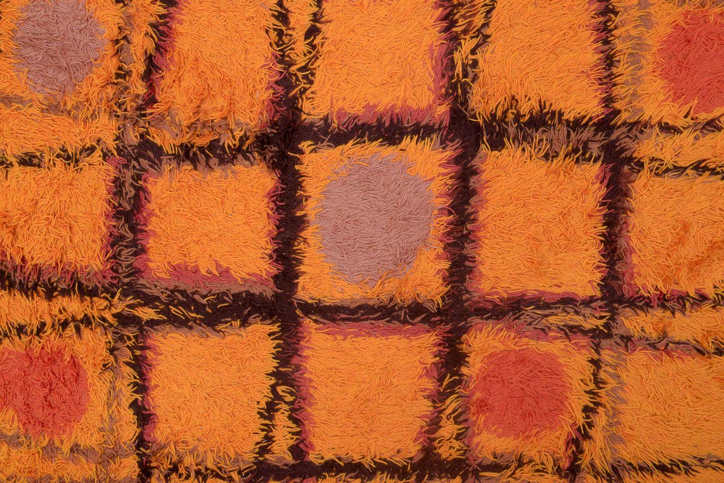 Scandinave moderne Artistique textile scandinave. Grand tapis en coton rya. Motif de l'âge de l'espace. en vente