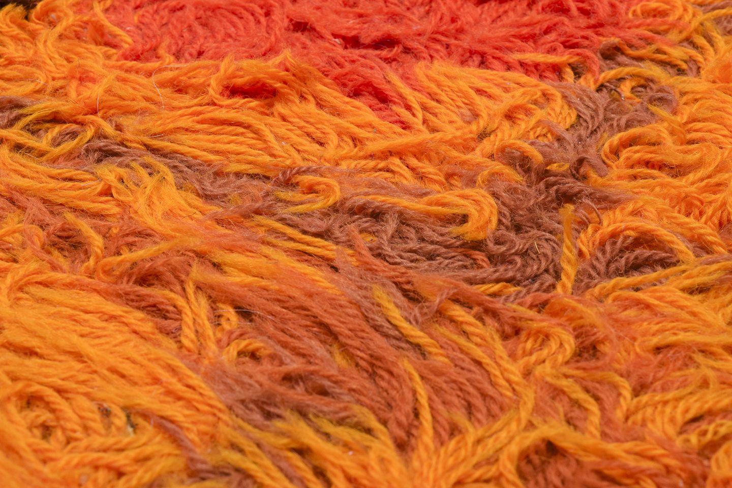Artistique textile scandinave. Grand tapis en coton rya. Motif de l'âge de l'espace. Excellent état - En vente à Copenhagen, DK