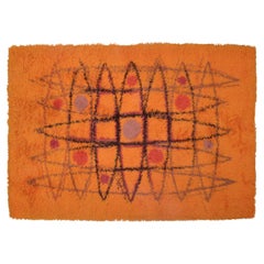 Artistique textile scandinave. Grand tapis en coton rya. Motif de l'âge de l'espace.