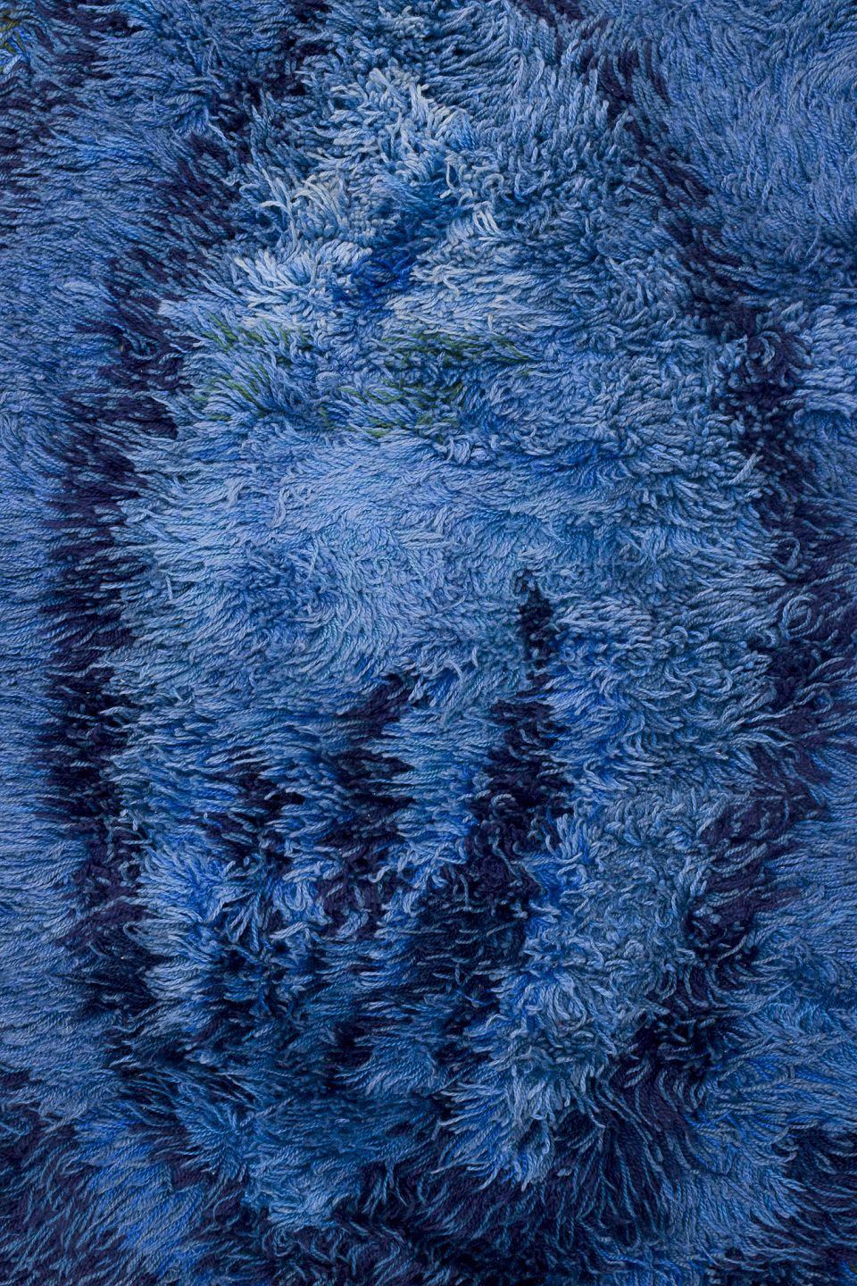Les produits d'occasion sont exonérés de droits d'importation pour les clients américains. 
Par conséquent, aucun droit d'importation ne s'appliquera à votre achat.

Designer textile scandinave.
Tapis en coton rya.
Motif abstrait.
Couleurs